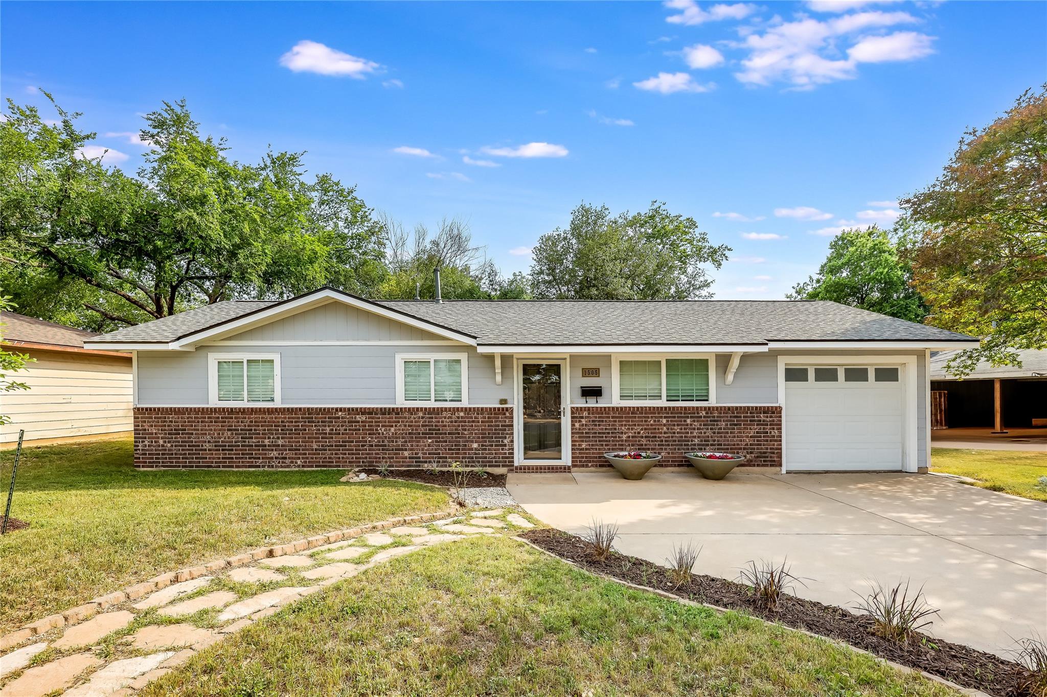 1505 Wheless Ln Property Photo 1