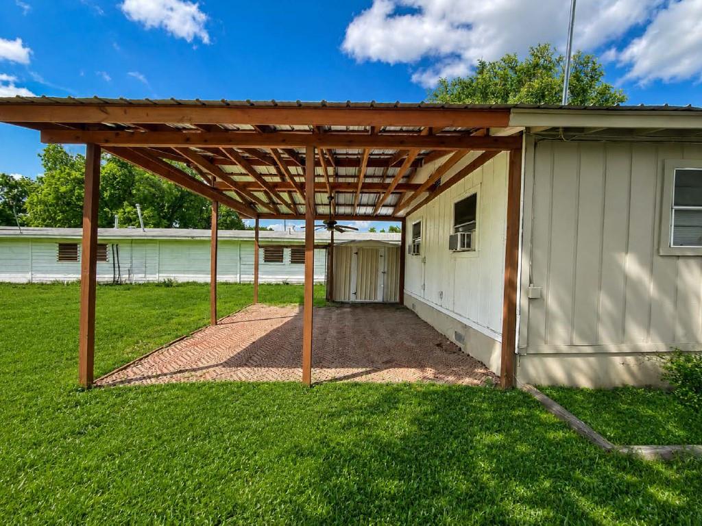 610 Gunter St Property Photo 16