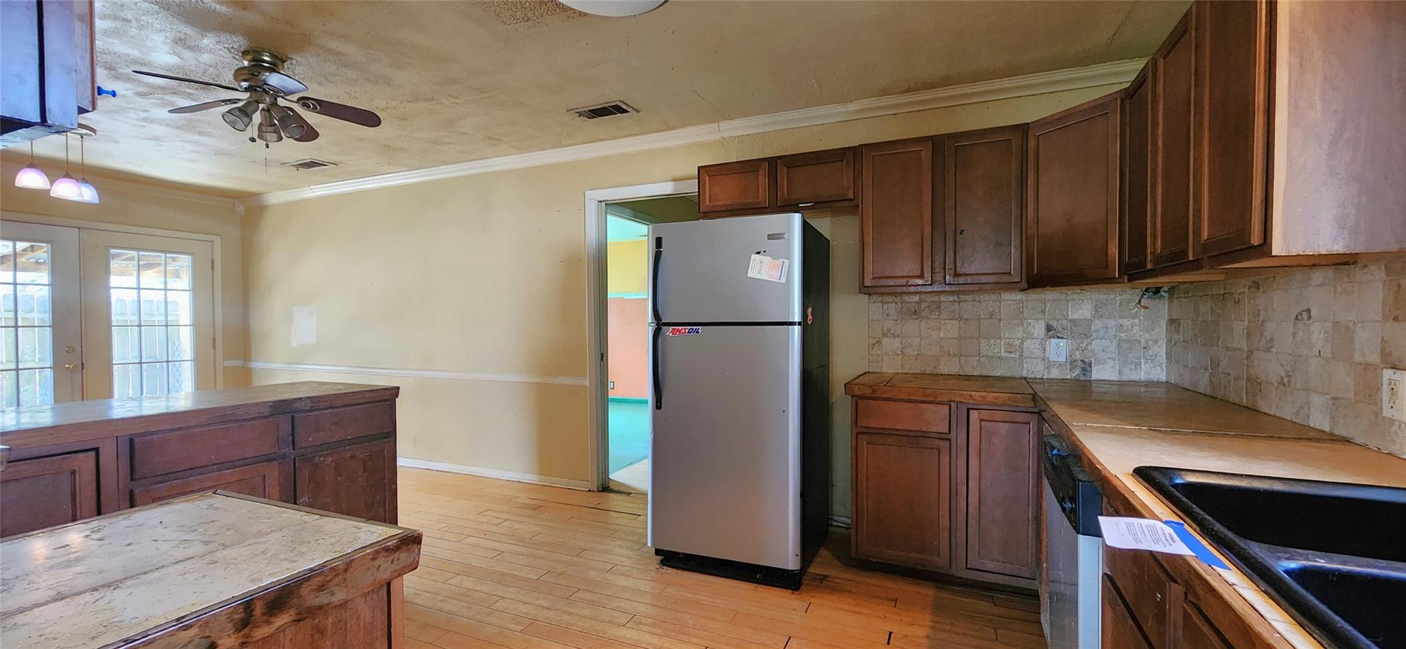 2810 Inwood Rd Property Photo 5