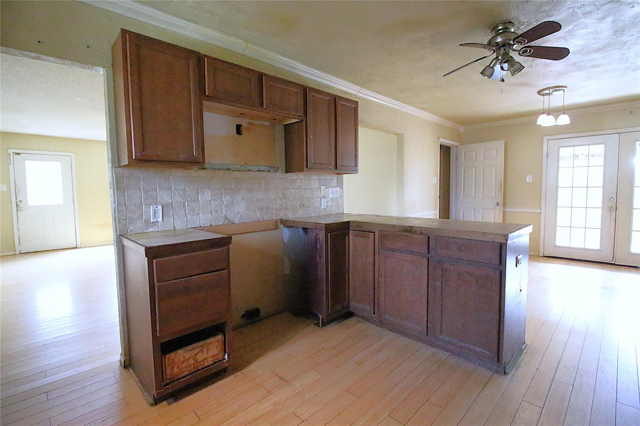2810 Inwood Rd Property Photo 6