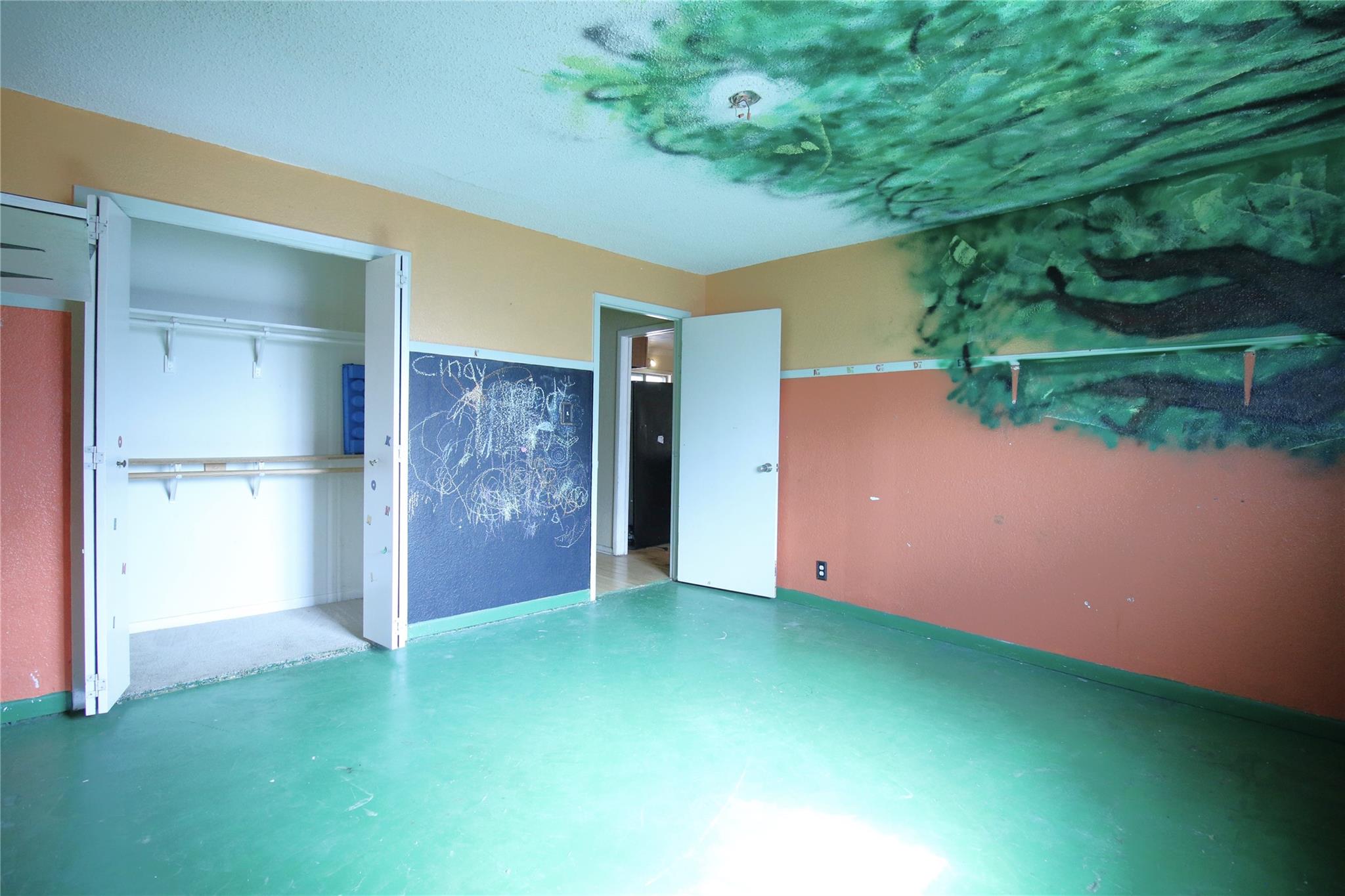 2810 Inwood Rd Property Photo 9