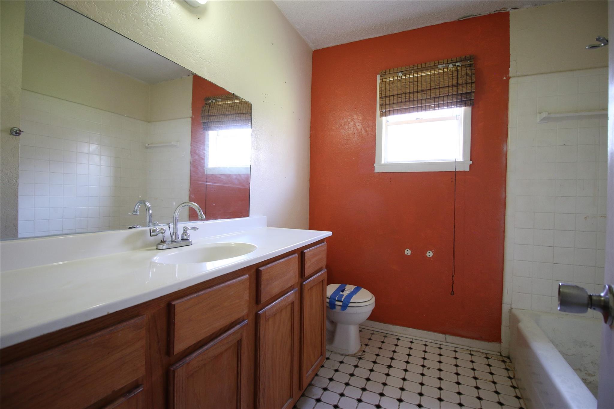 2810 Inwood Rd Property Photo 15