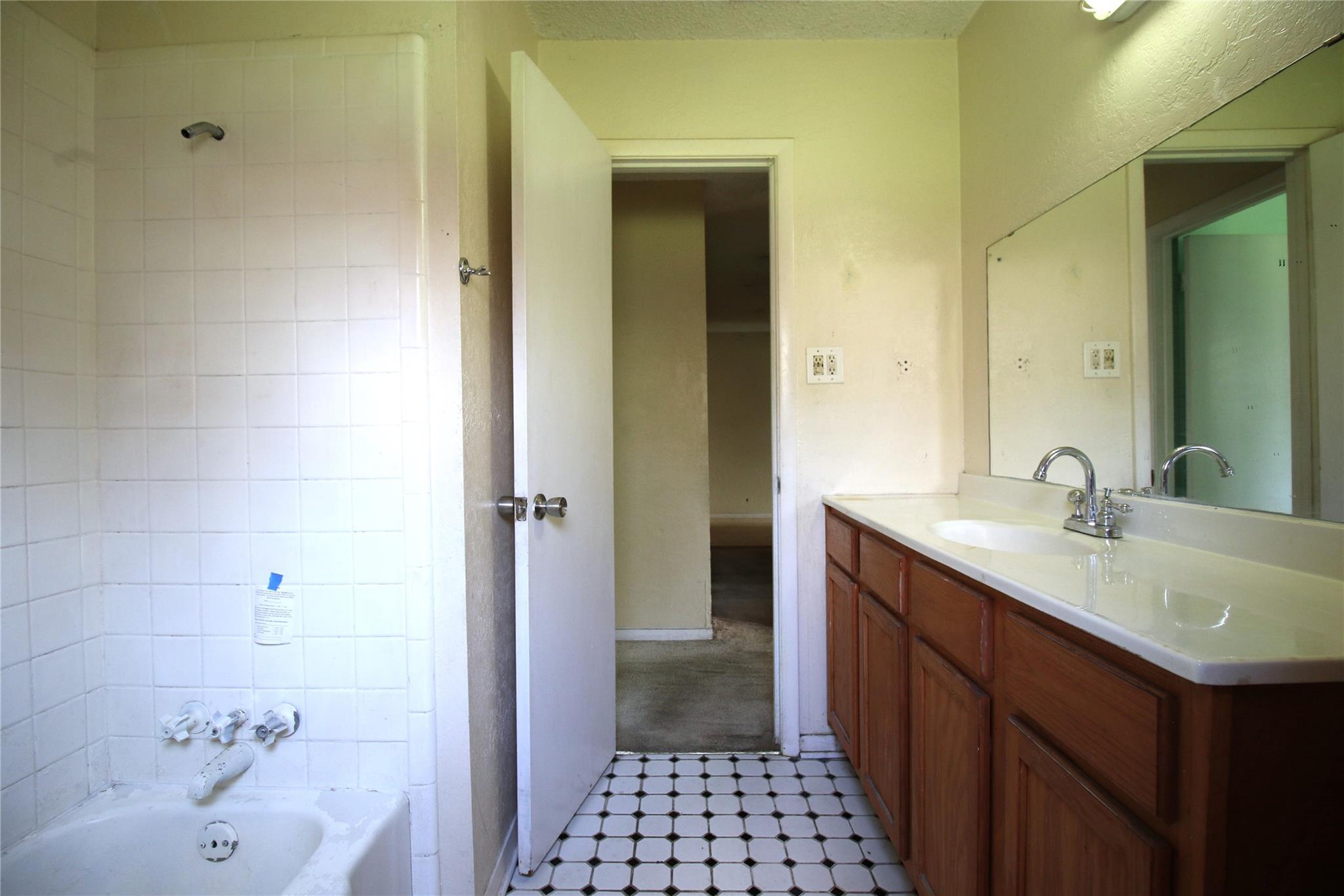2810 Inwood Rd Property Photo 16