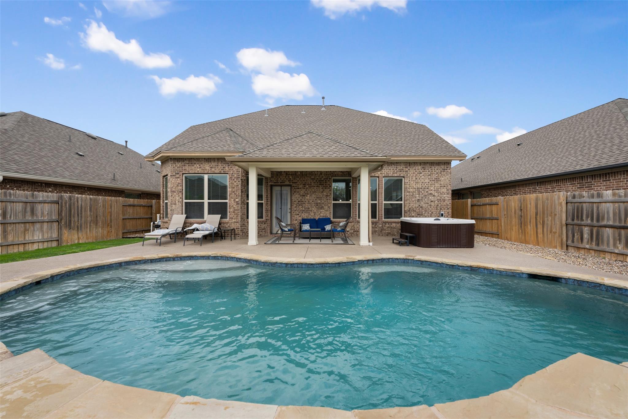2208 Bonavista Way Property Photo 1