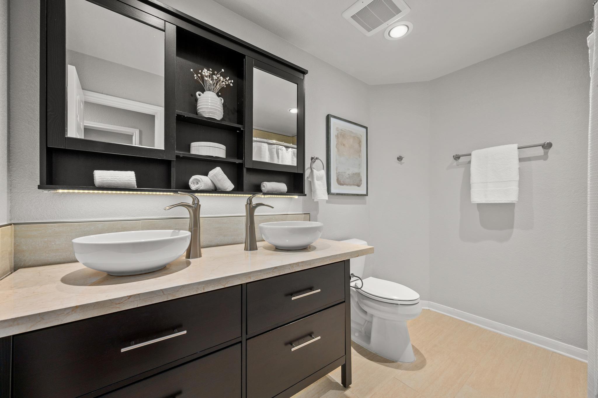 2402 Powderham Ln Property Photo 24