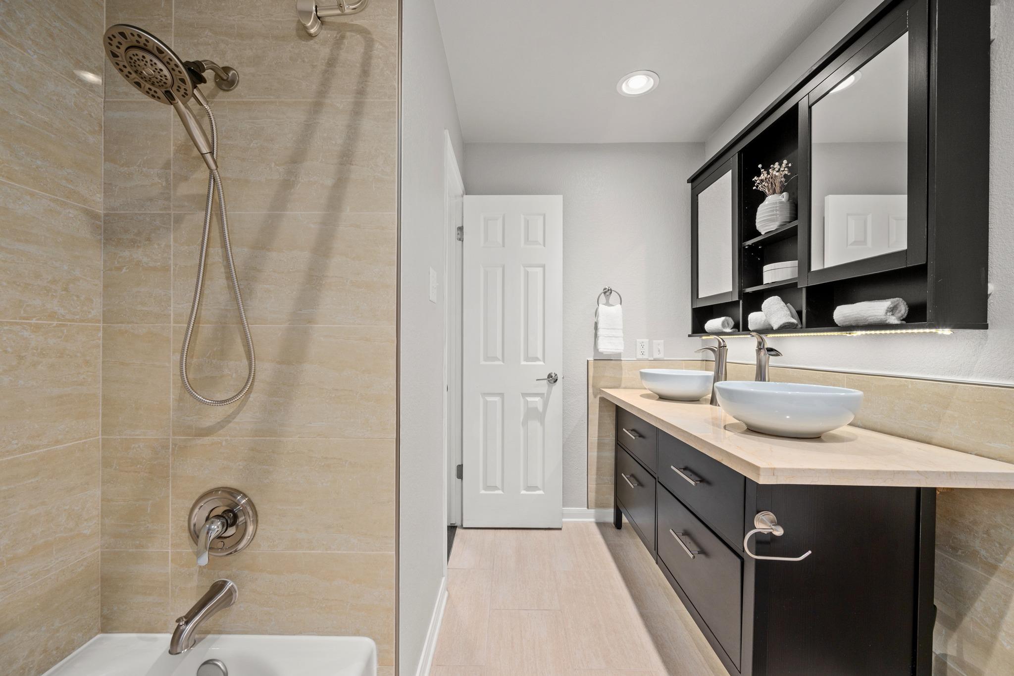 2402 Powderham Ln Property Photo 25