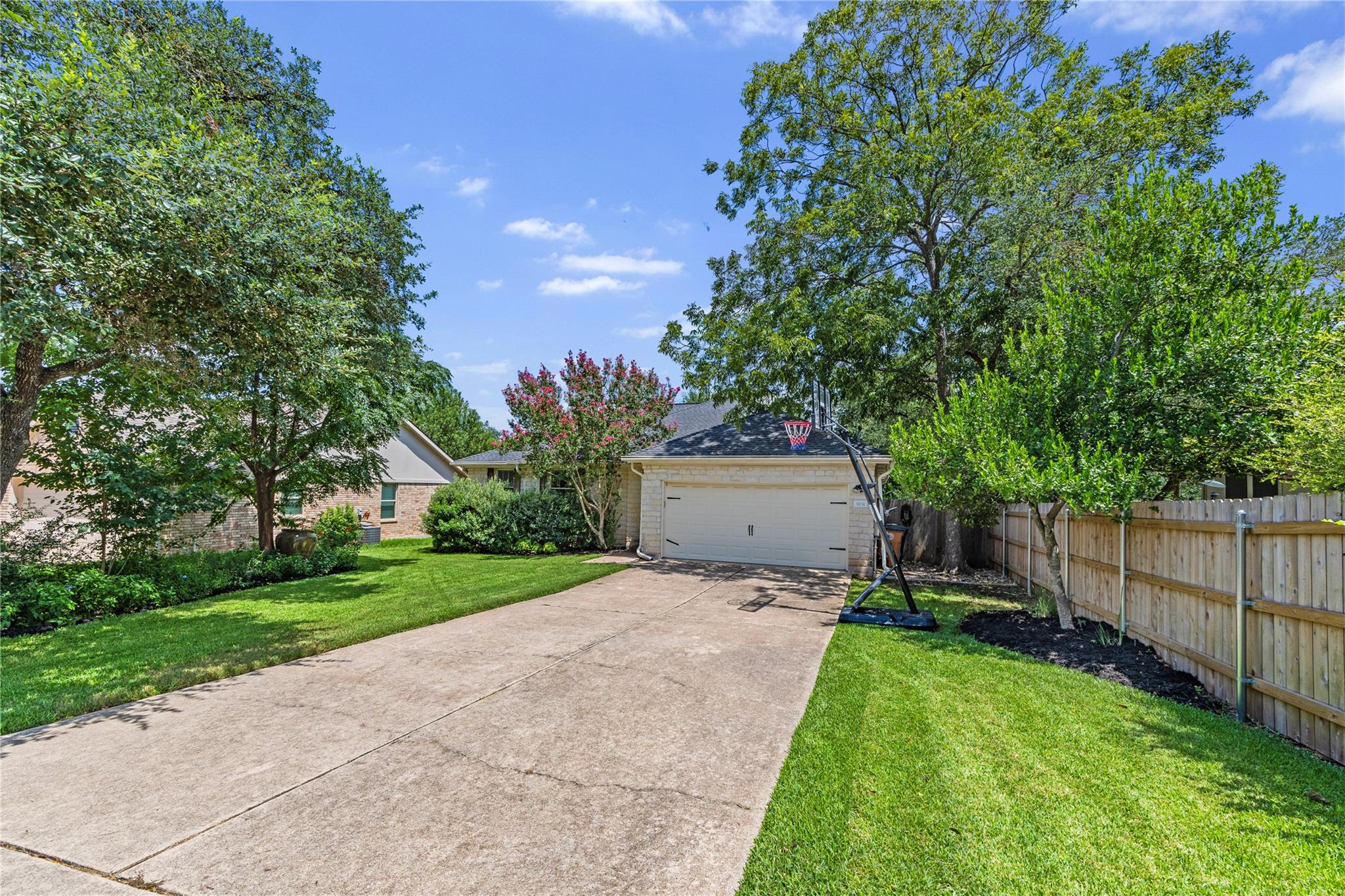 9131 Edwardson Ln Property Photo 3