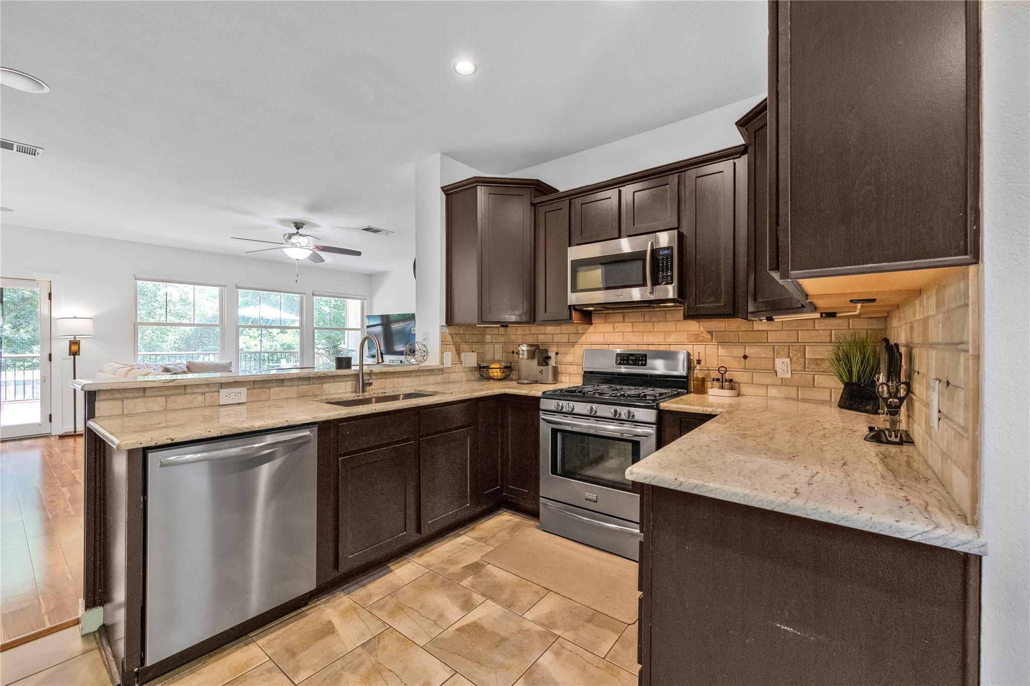 9131 Edwardson Ln Property Photo 6