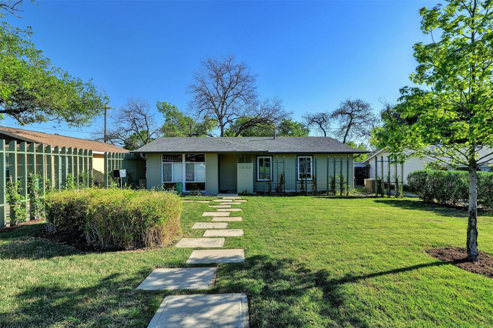 1302 Berkshire Dr Property Photo 1