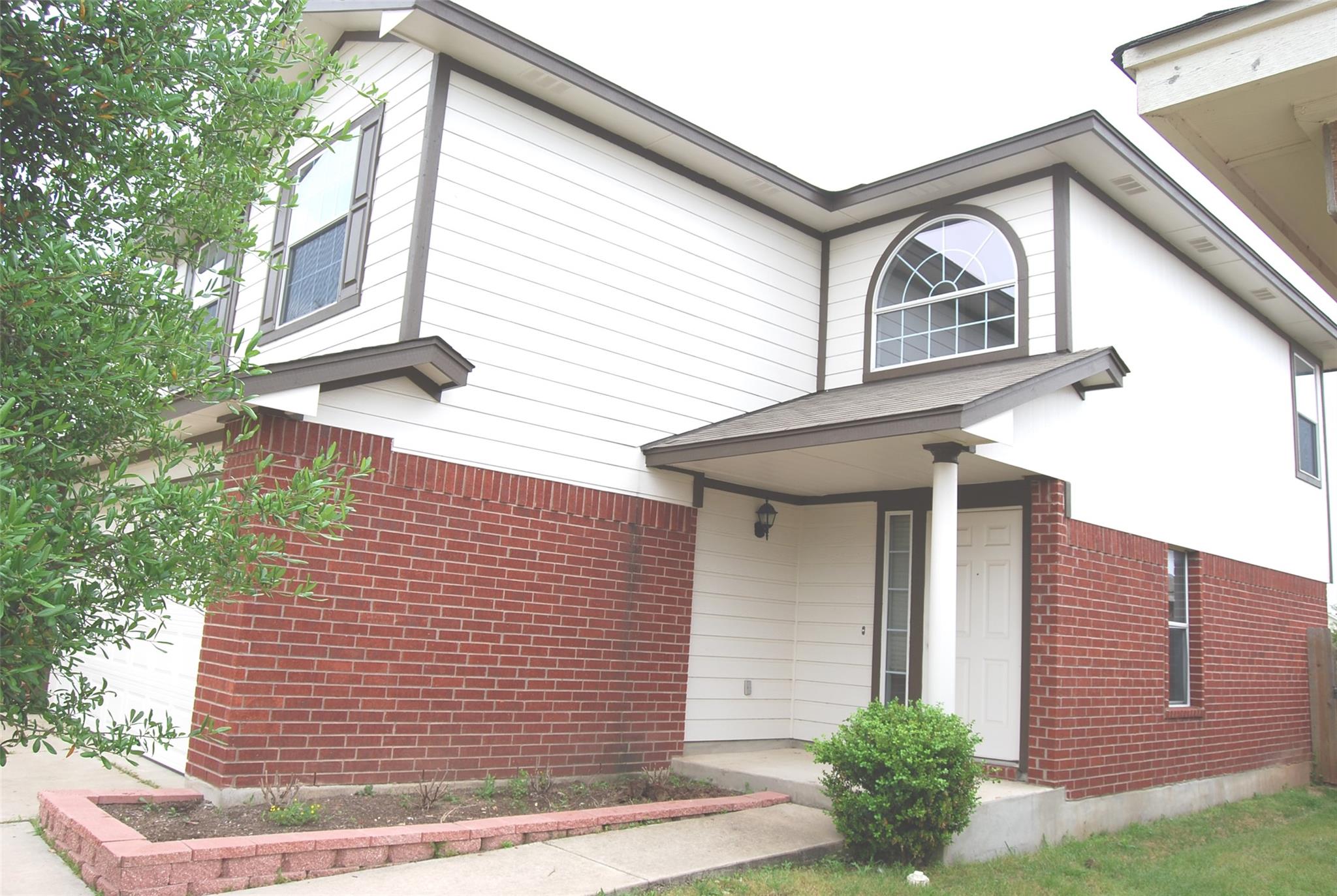 12821 James Madison St Property Photo 2