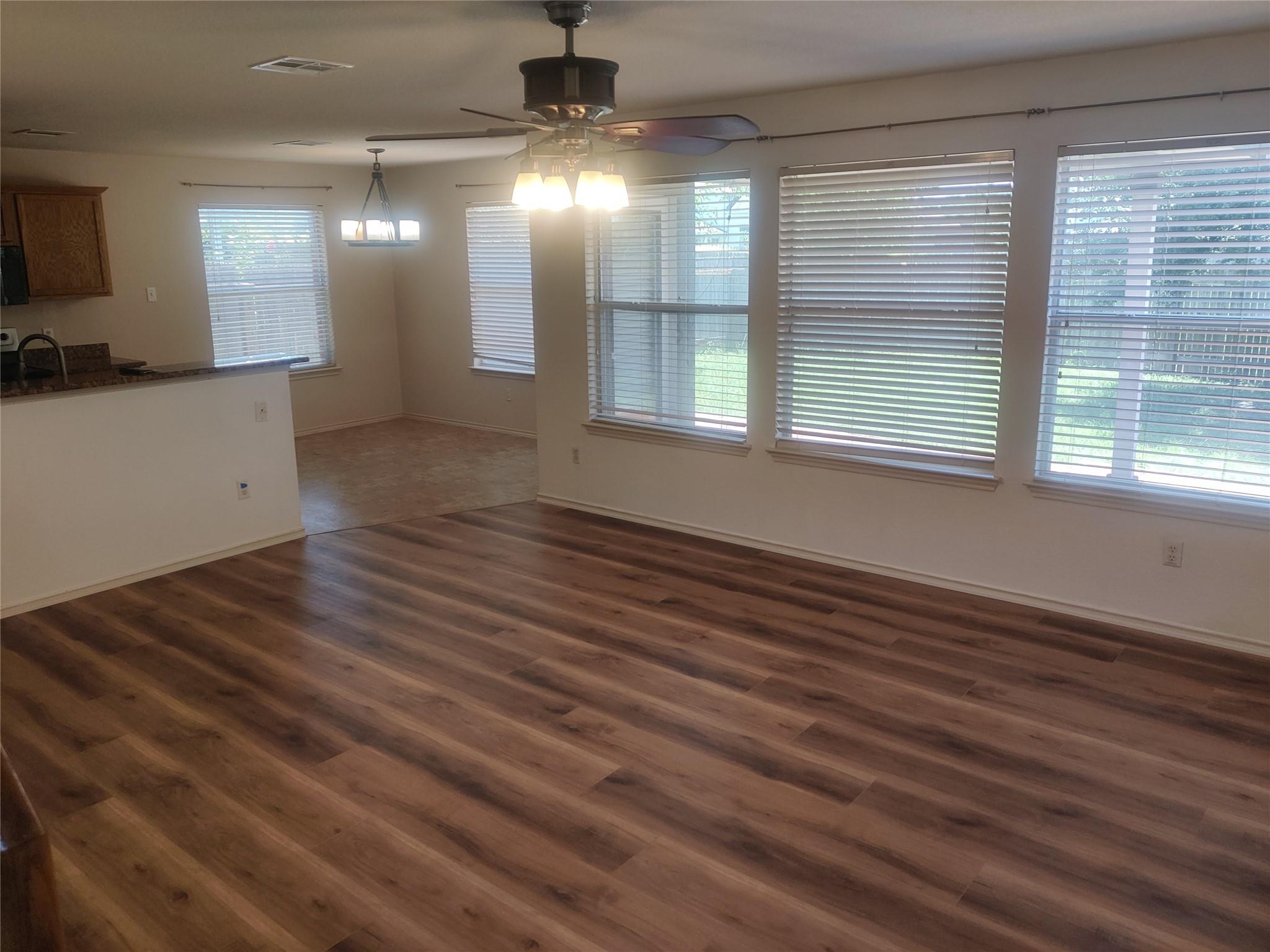 12821 James Madison St Property Photo 5