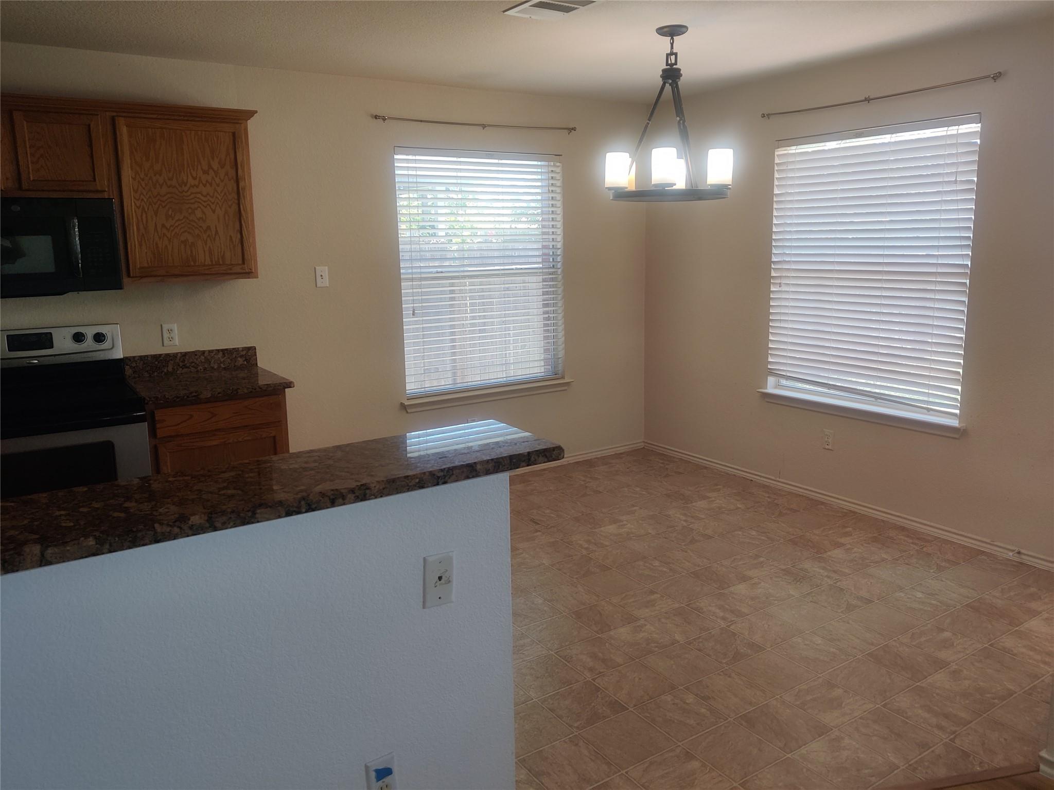 12821 James Madison St Property Photo 7