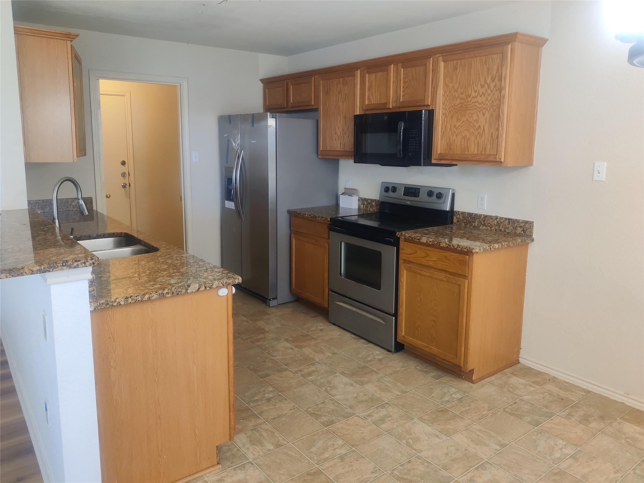 12821 James Madison St Property Photo 8