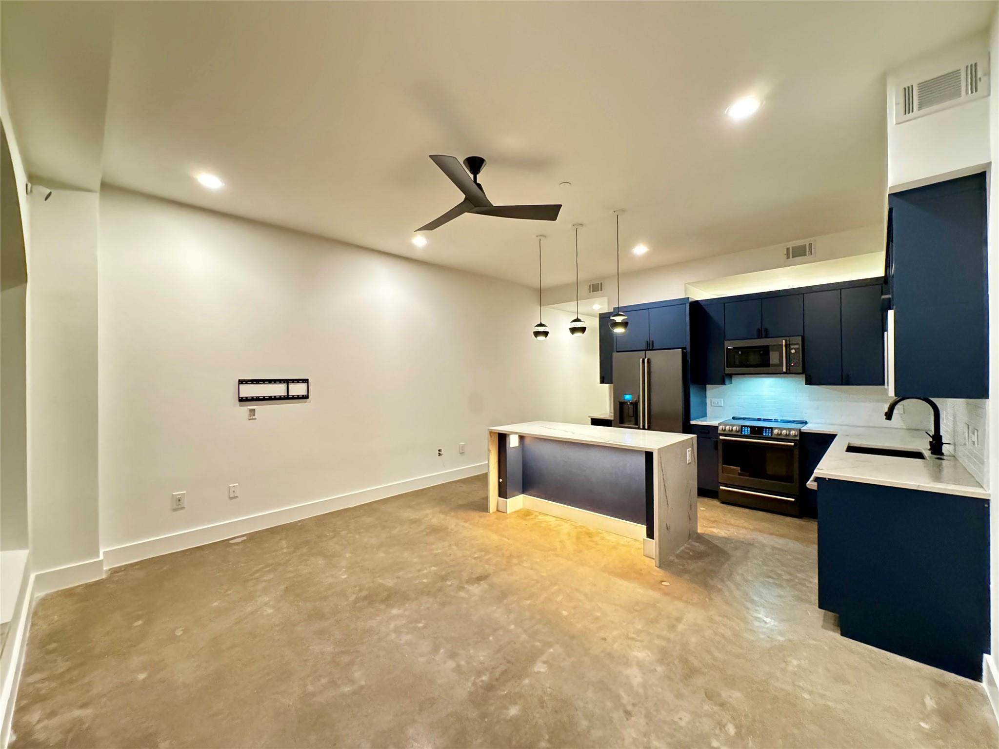 507 Sabine St #1003 Property Photo 8