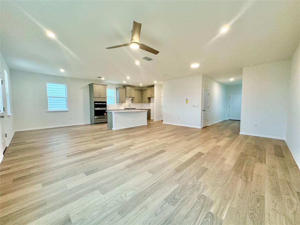 380 Young St Property Photo 4