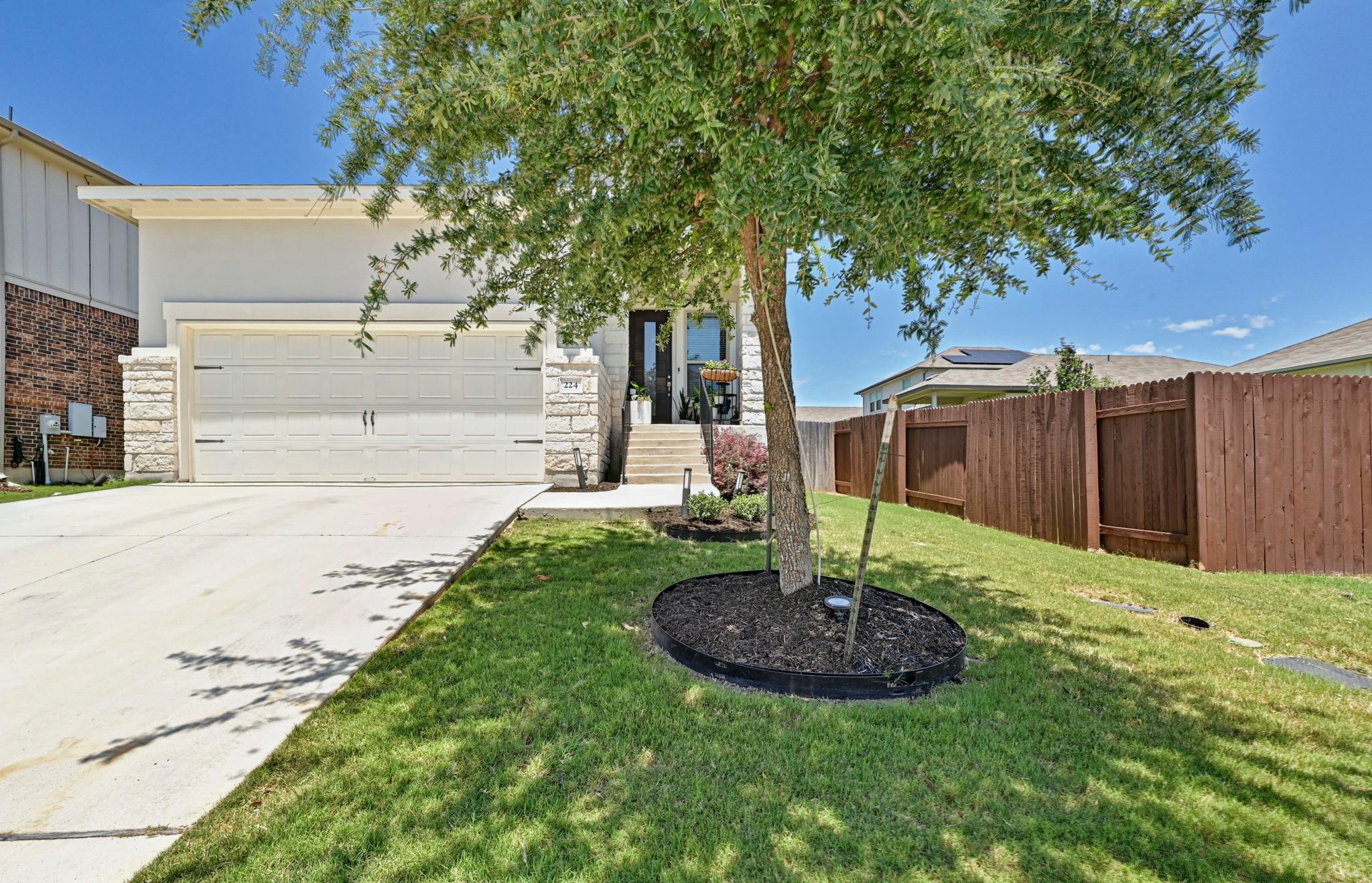 224 Serpens St Property Photo 1