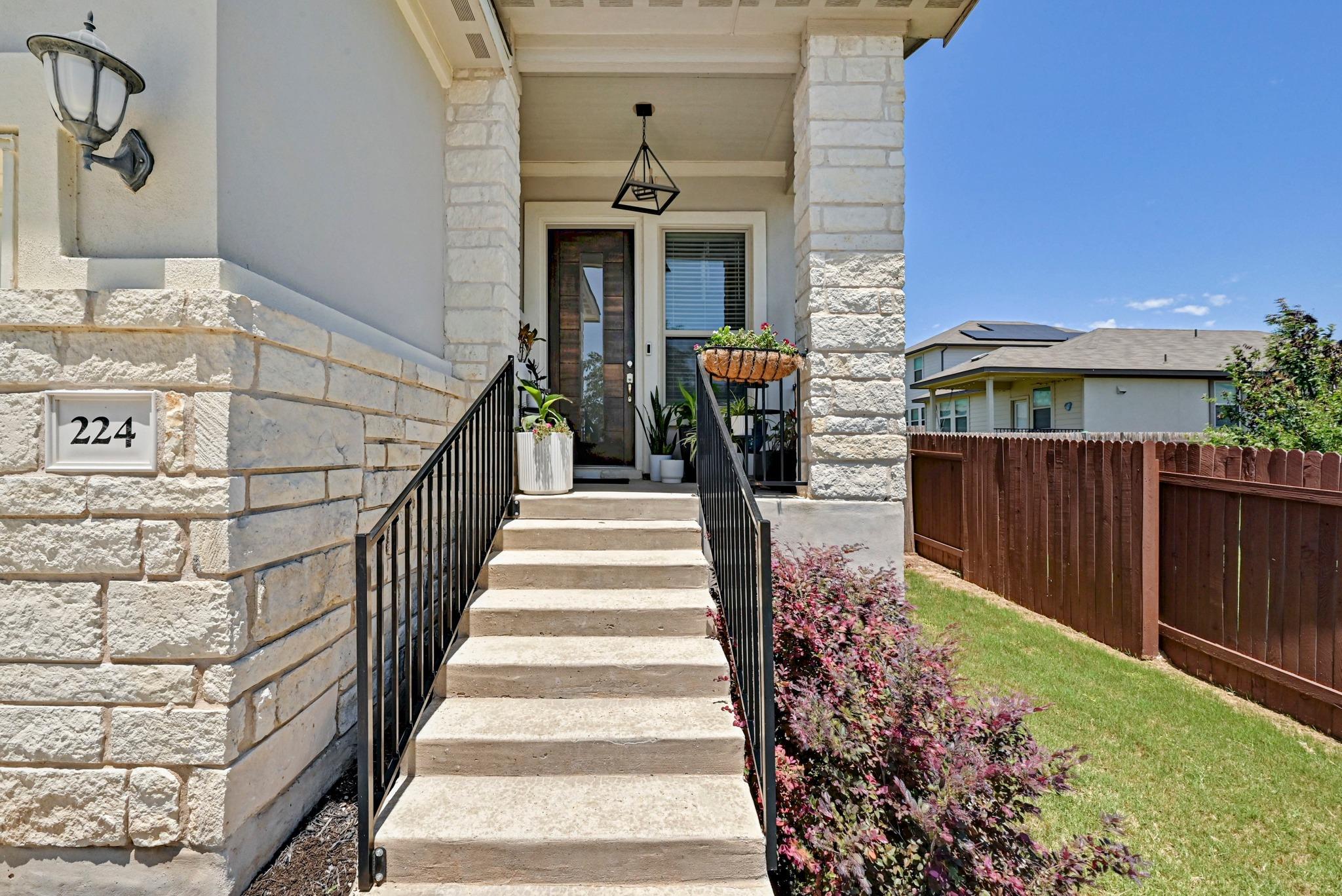 224 Serpens St Property Photo 3