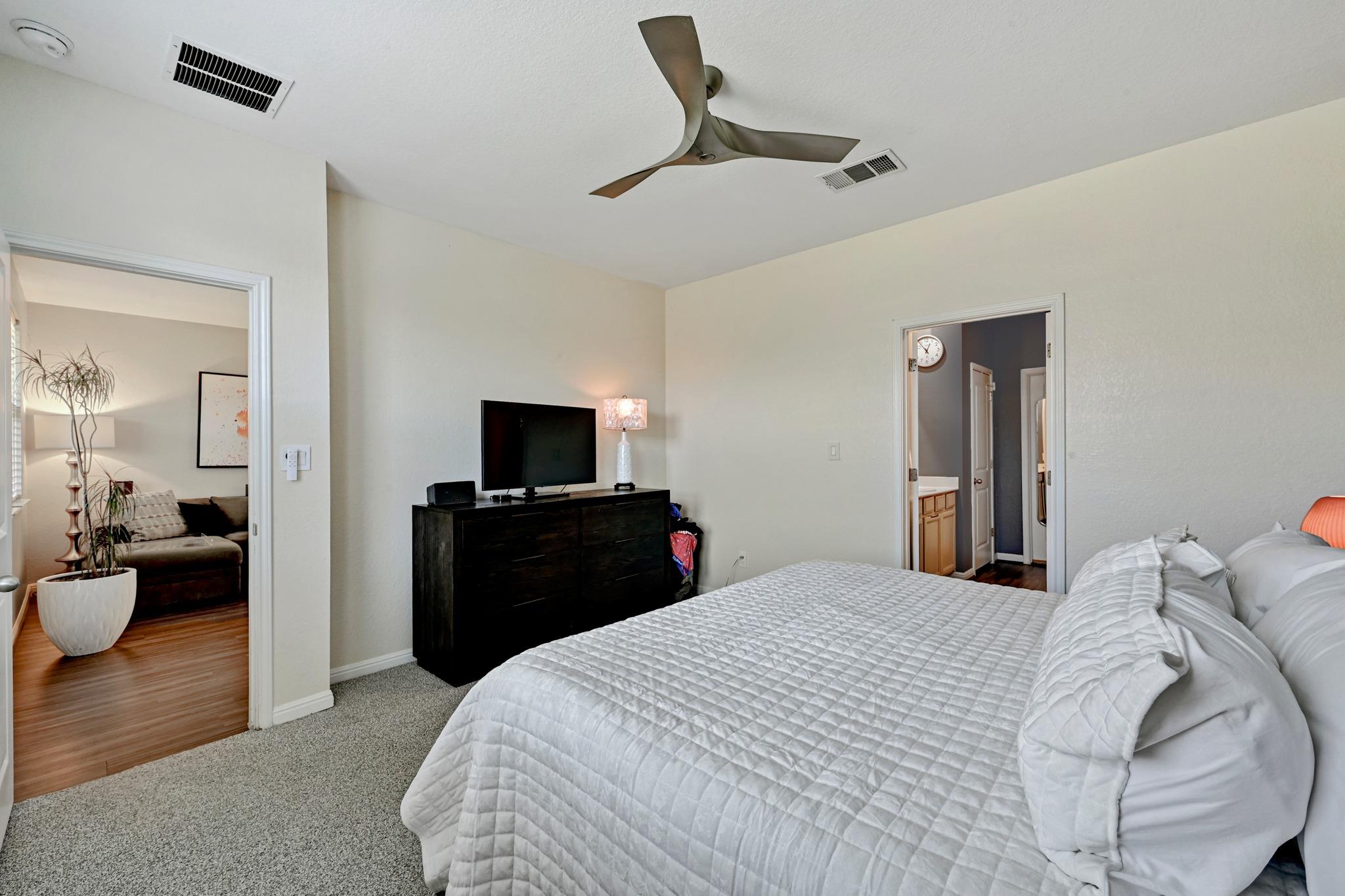 224 Serpens St Property Photo 13