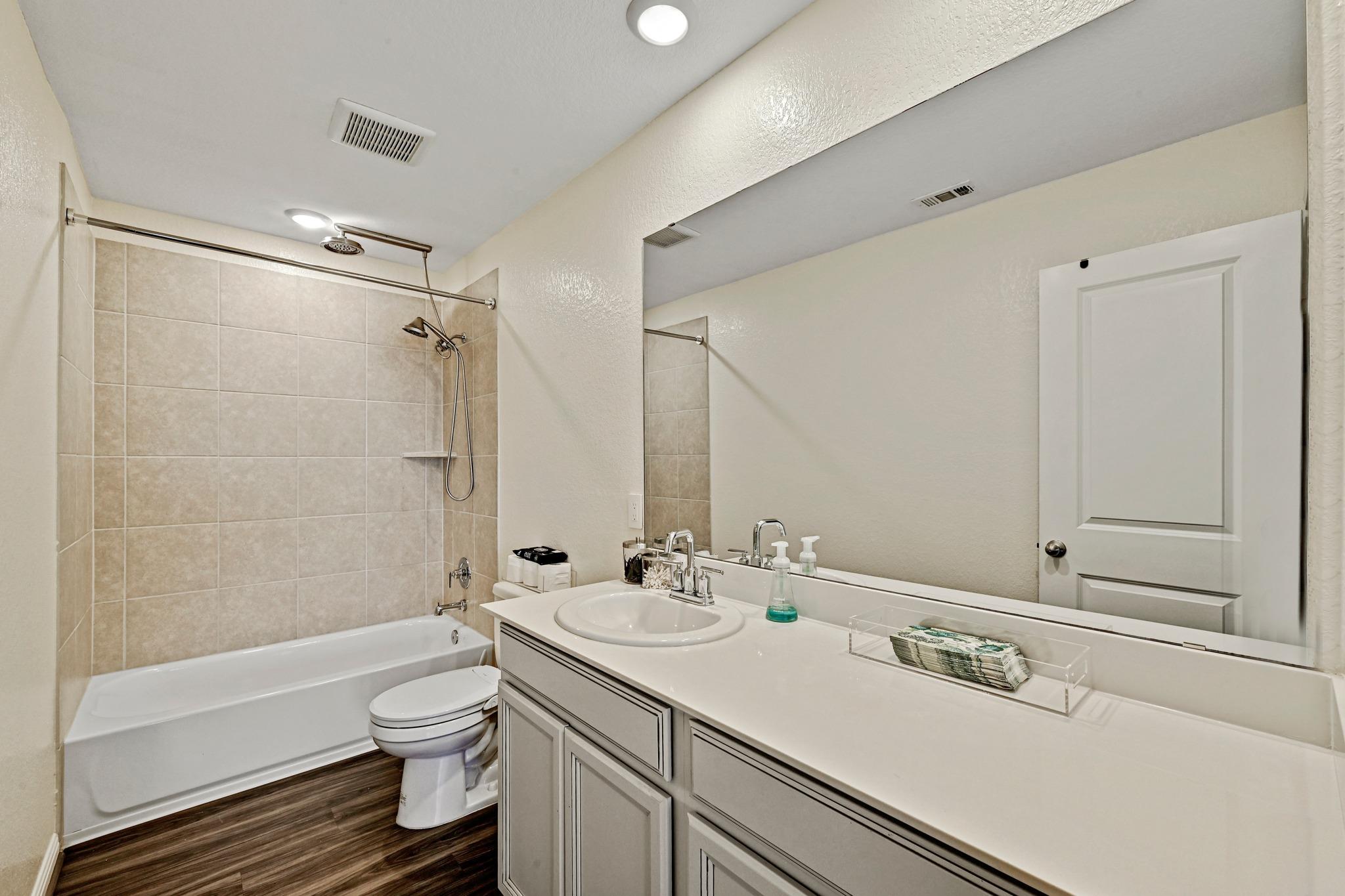 224 Serpens St Property Photo 21