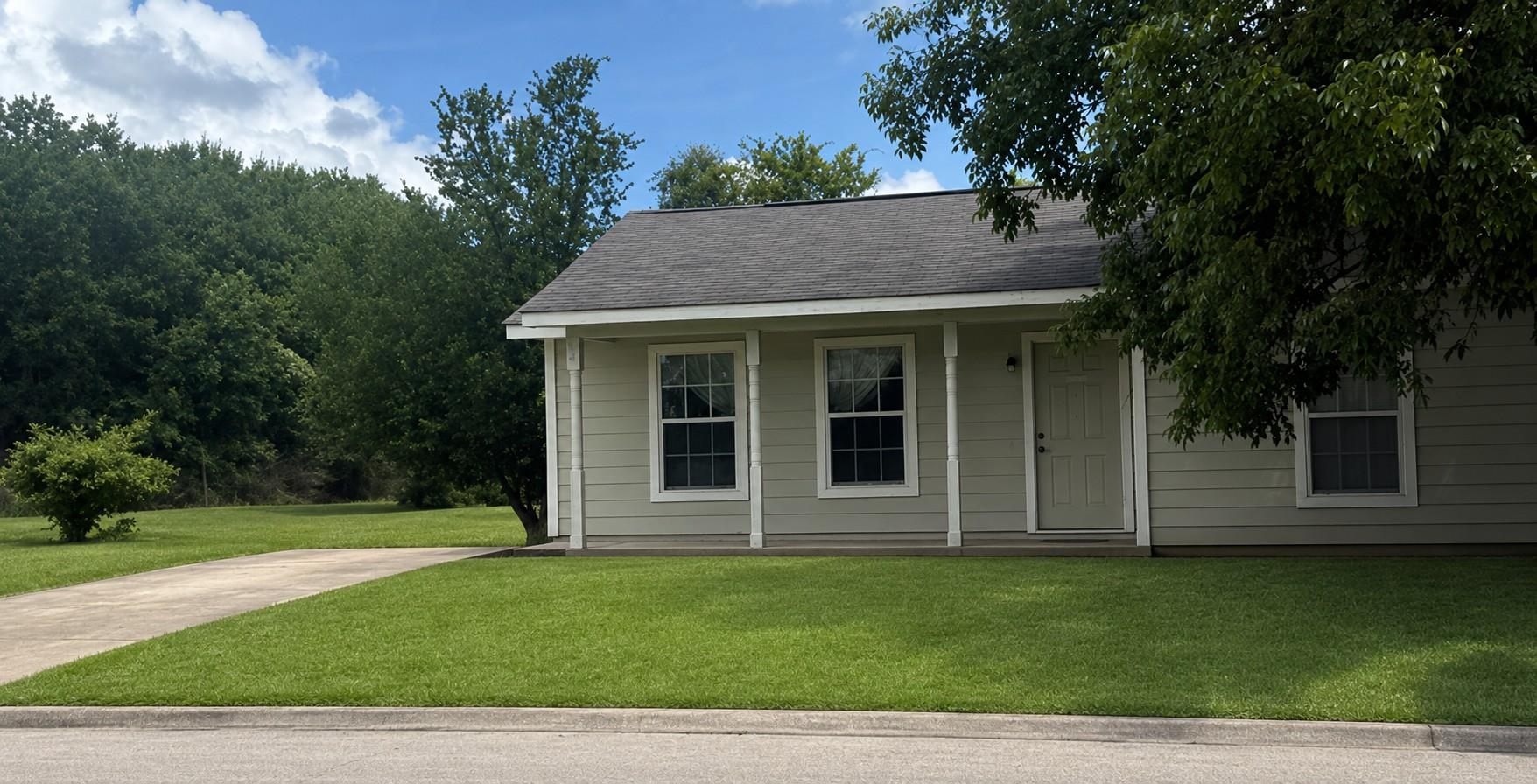 601 Cottonwood St Property Photo 2