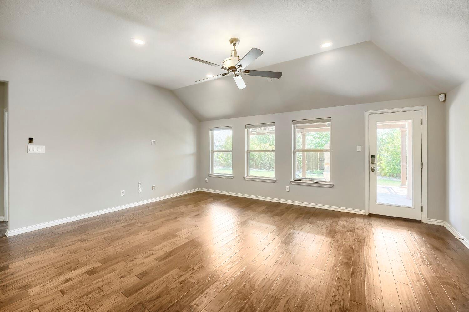 2204 Bonavista Way Property Photo 7