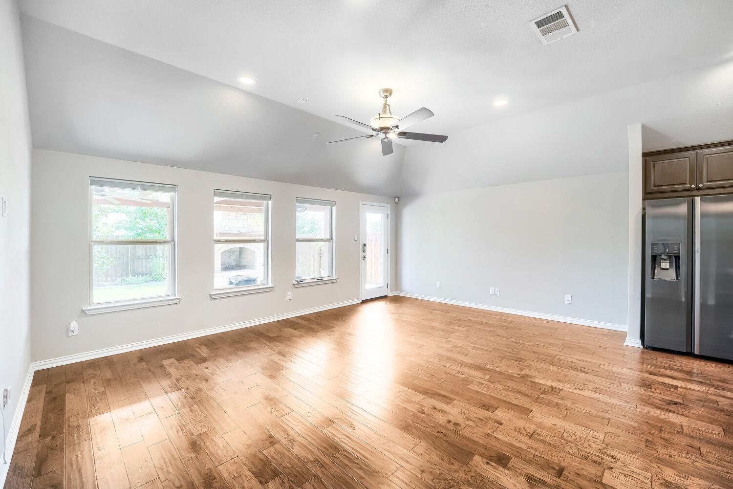 2204 Bonavista Way Property Photo 8