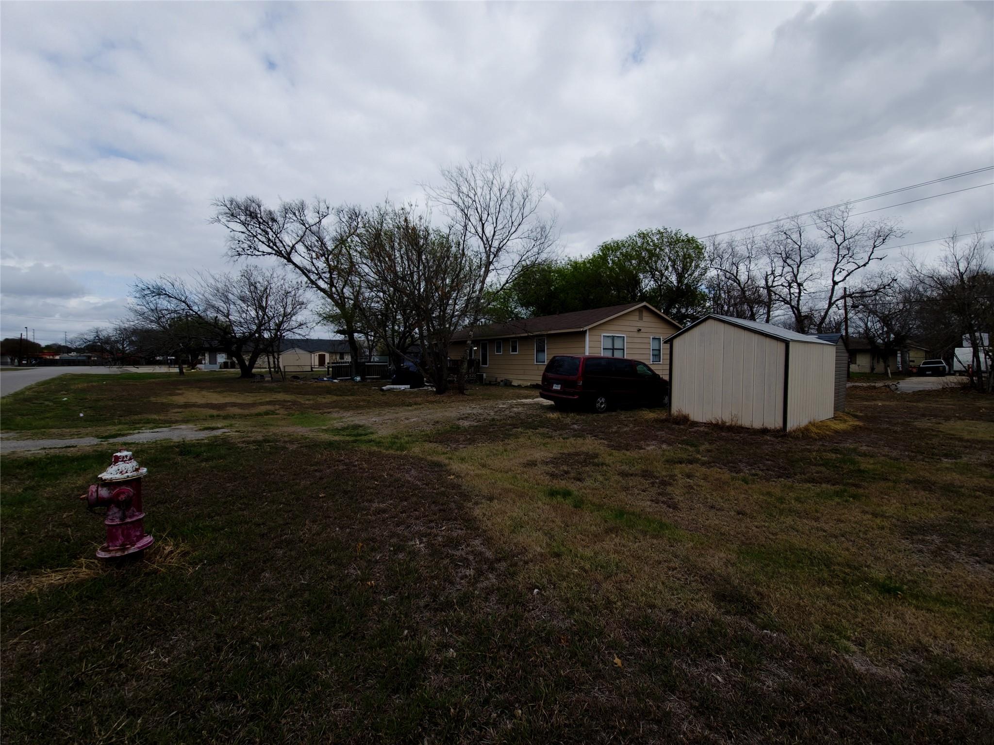 911 Brazos St Property Photo 2