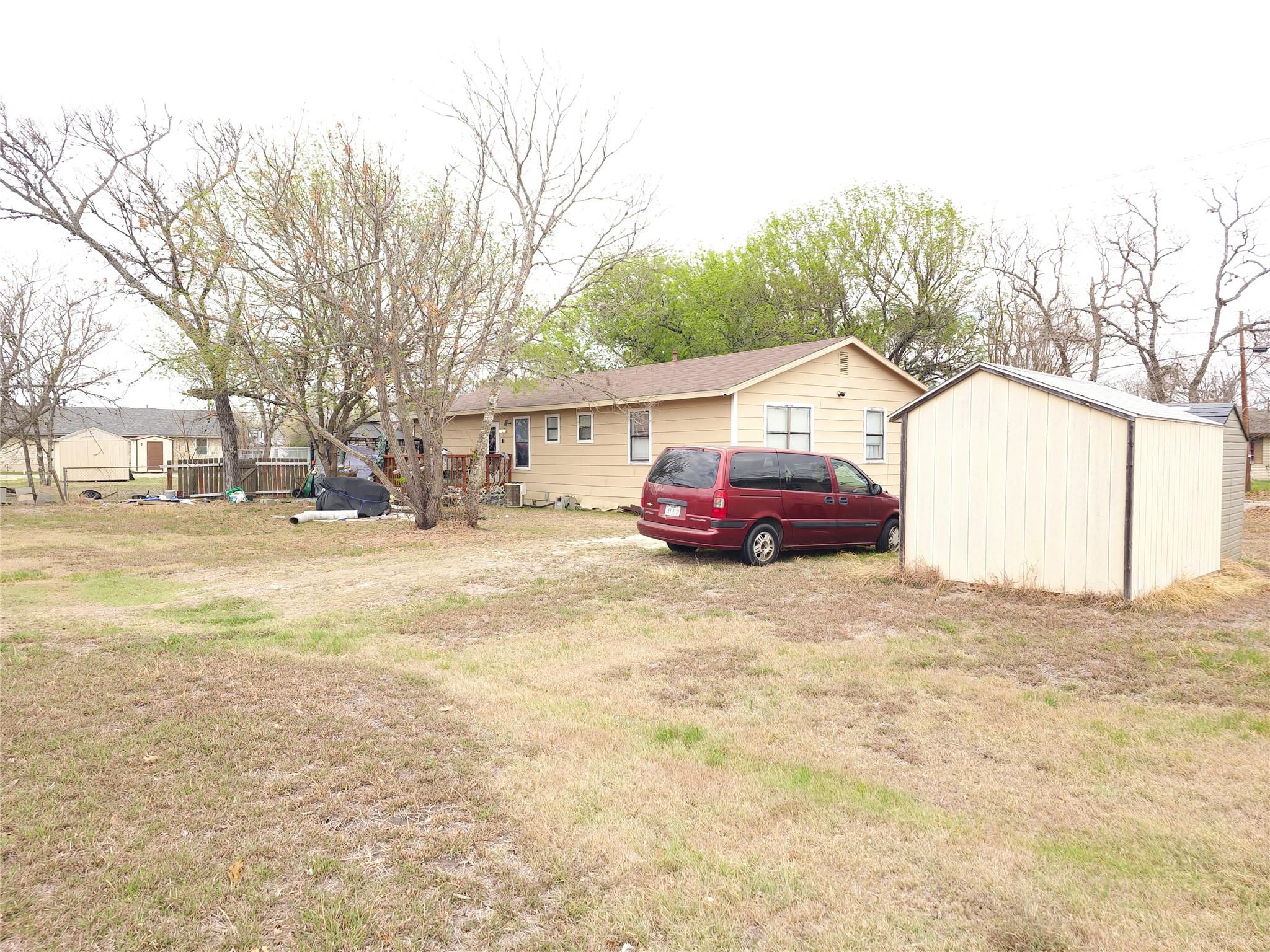911 Brazos St Property Photo 3