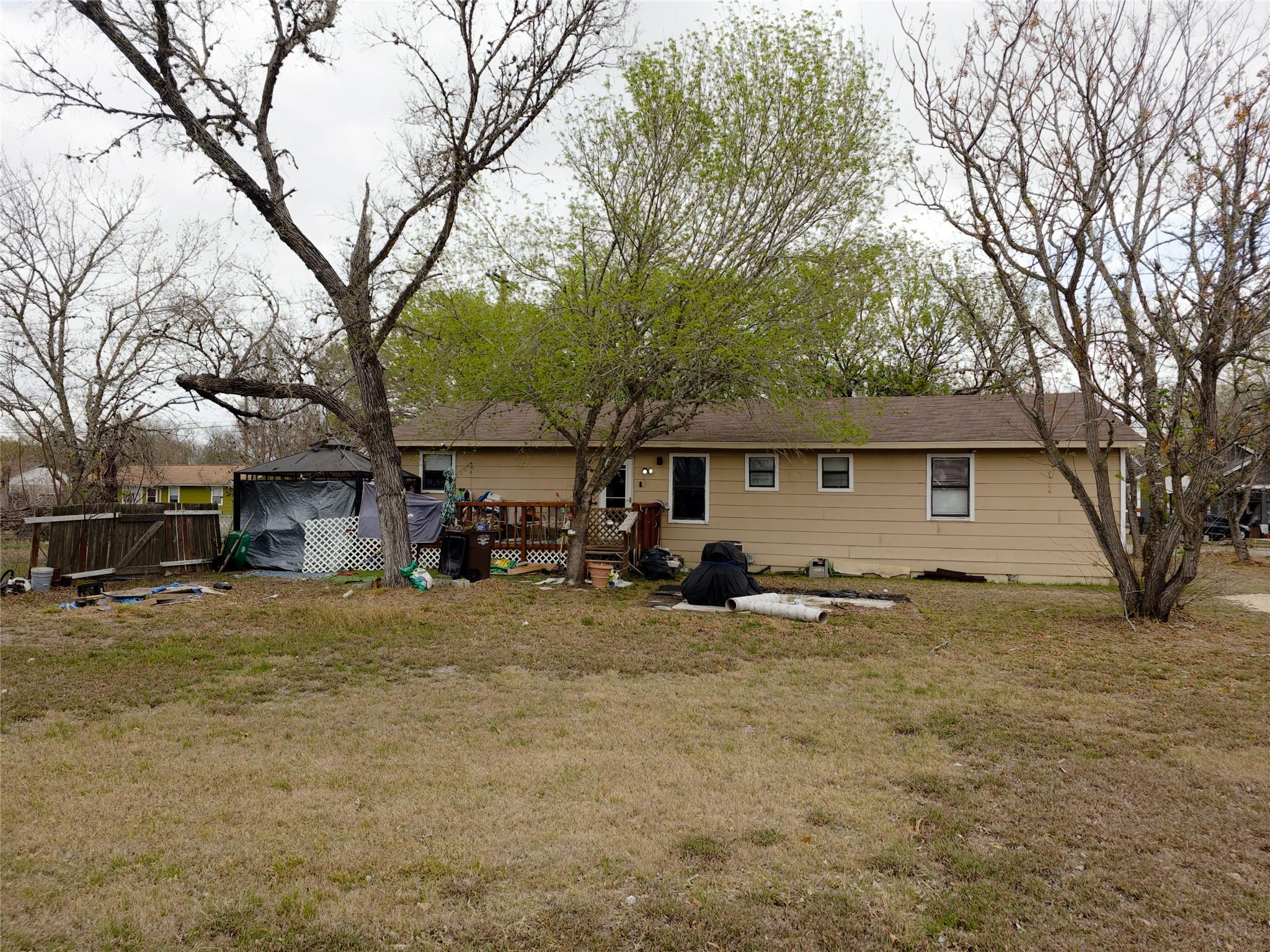 911 Brazos St Property Photo 4