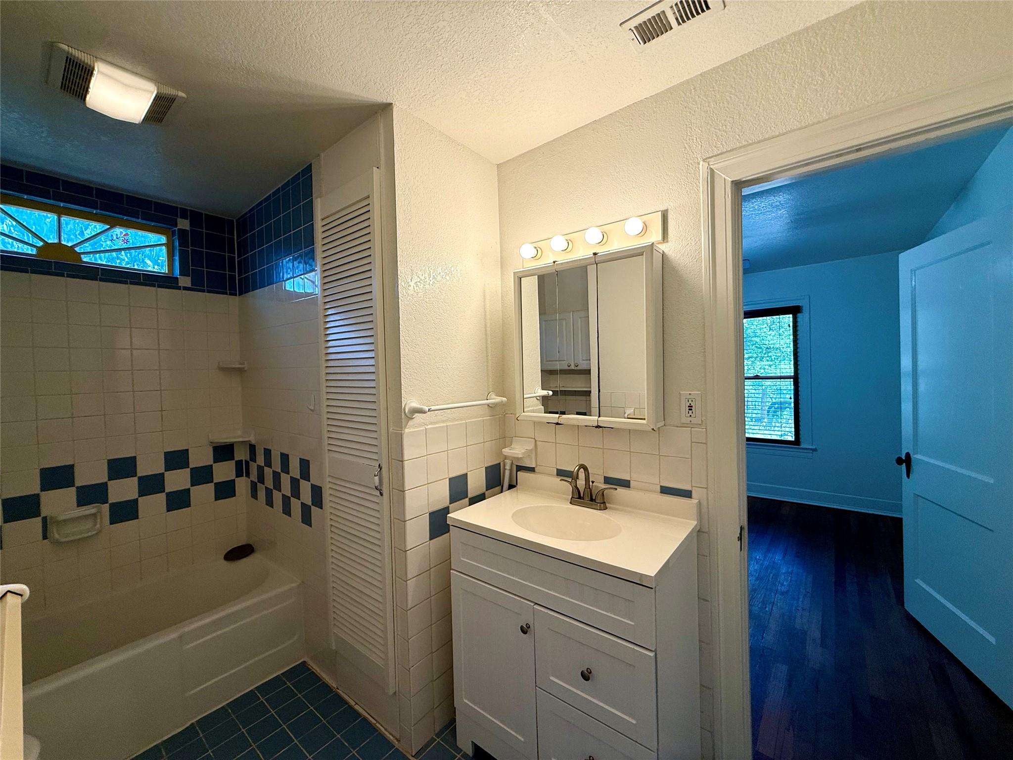 4709 Avenue H None Property Photo 9