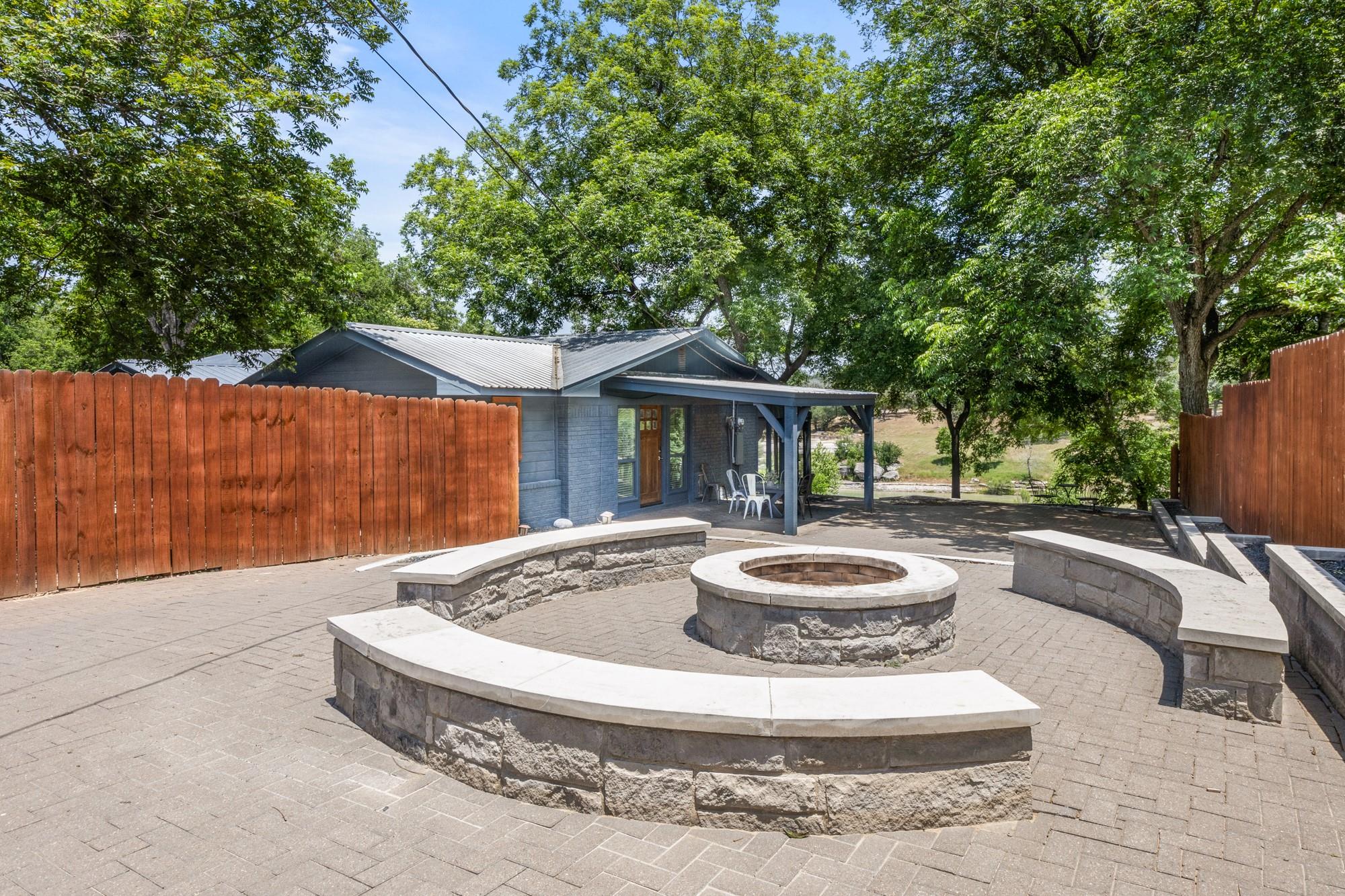 810 River Rd Property Photo 4