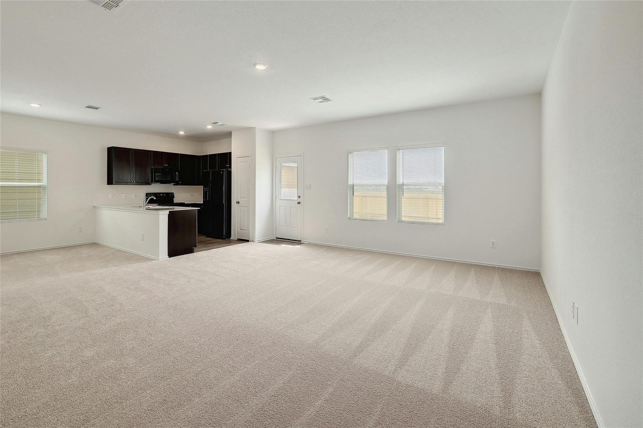916 Rancho Del Cielo Loop Property Photo 6