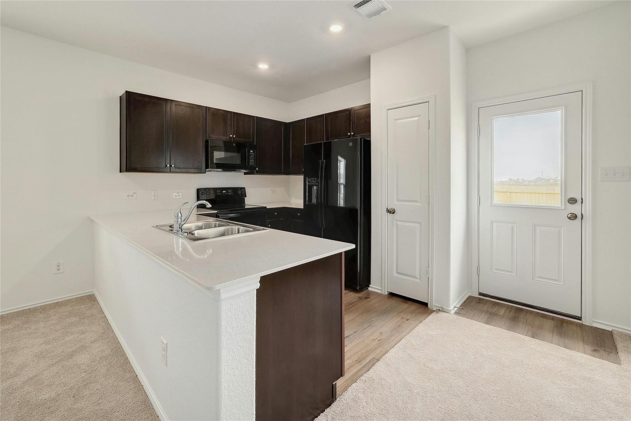916 Rancho Del Cielo Loop Property Photo 7