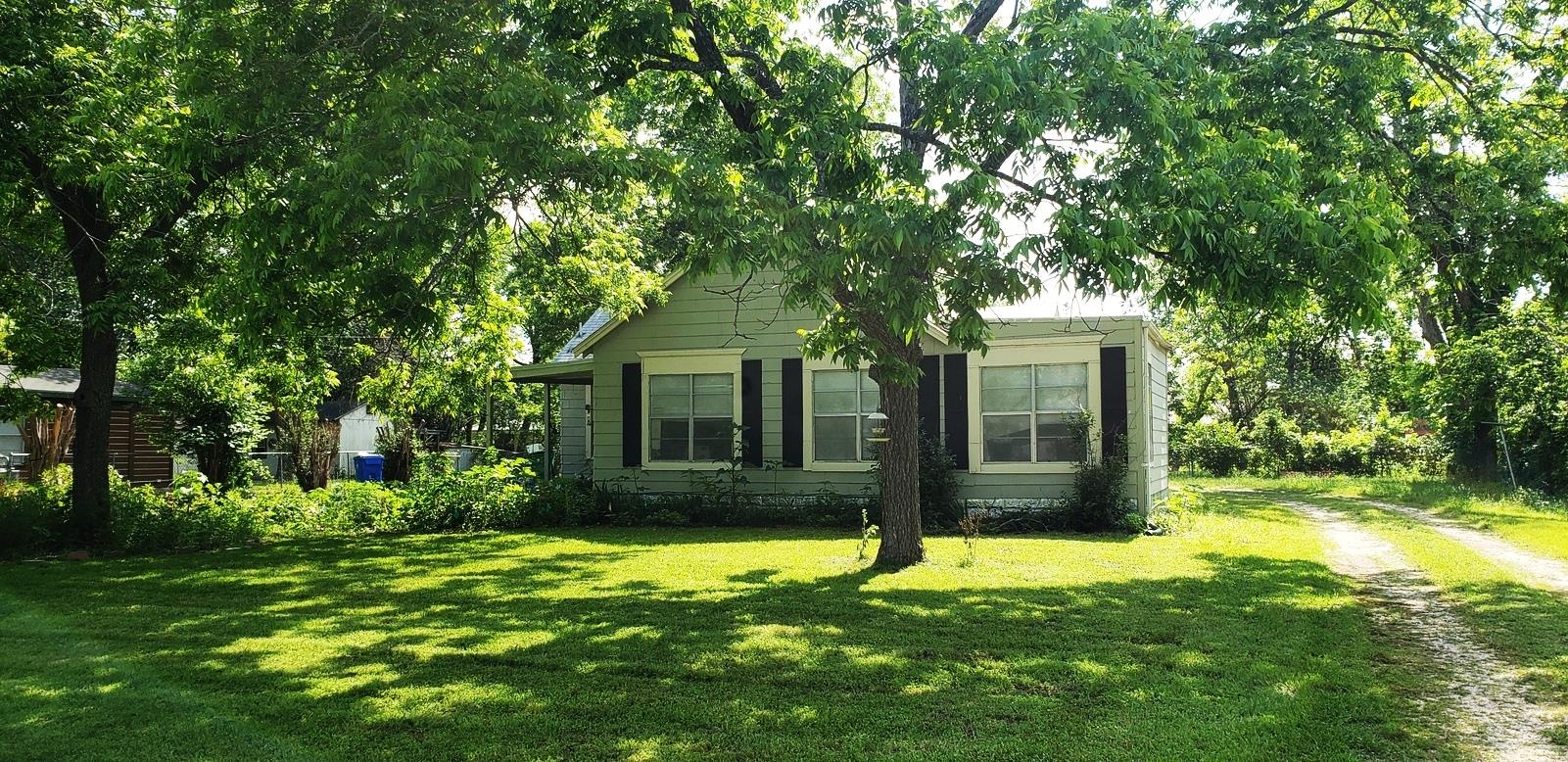 2105 North Dr Property Photo 1