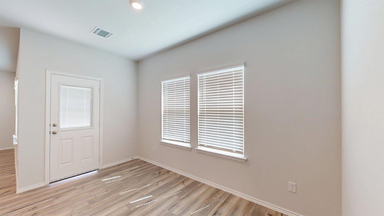 421 Hector Loop Property Photo 12