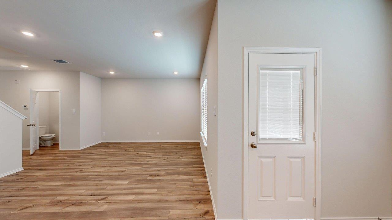 421 Hector Loop Property Photo 14