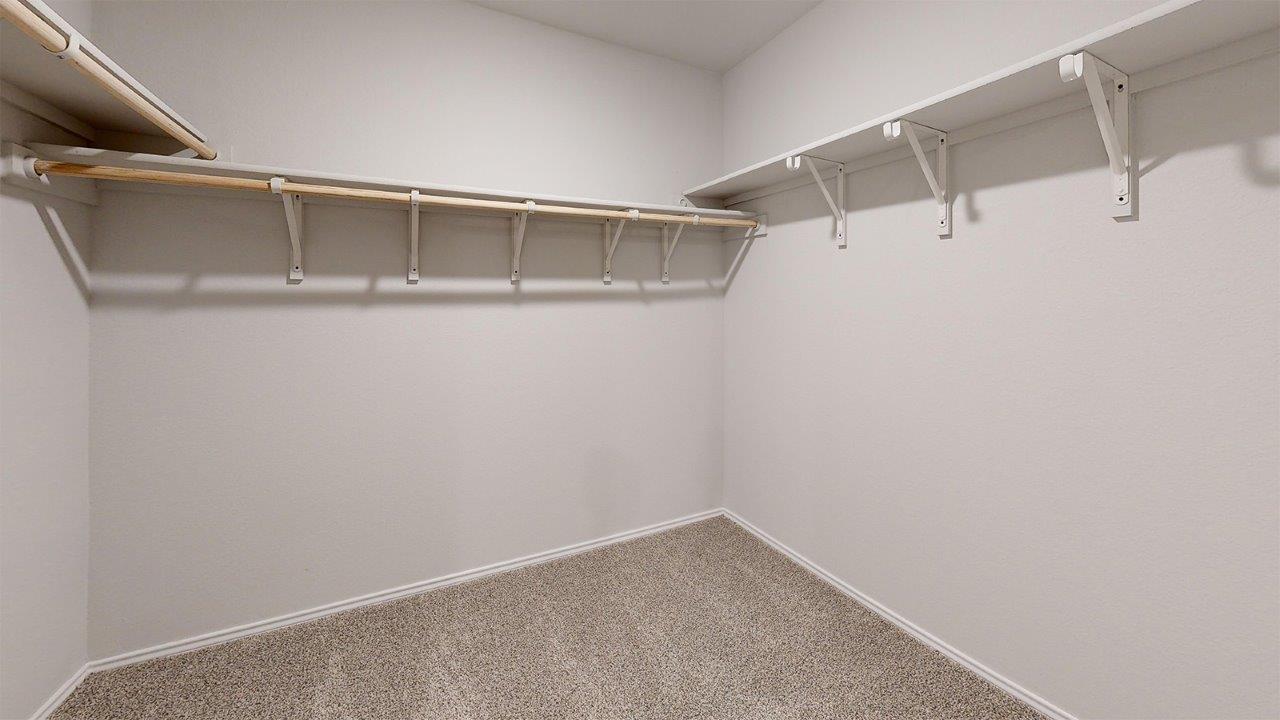 421 Hector Loop Property Photo 32