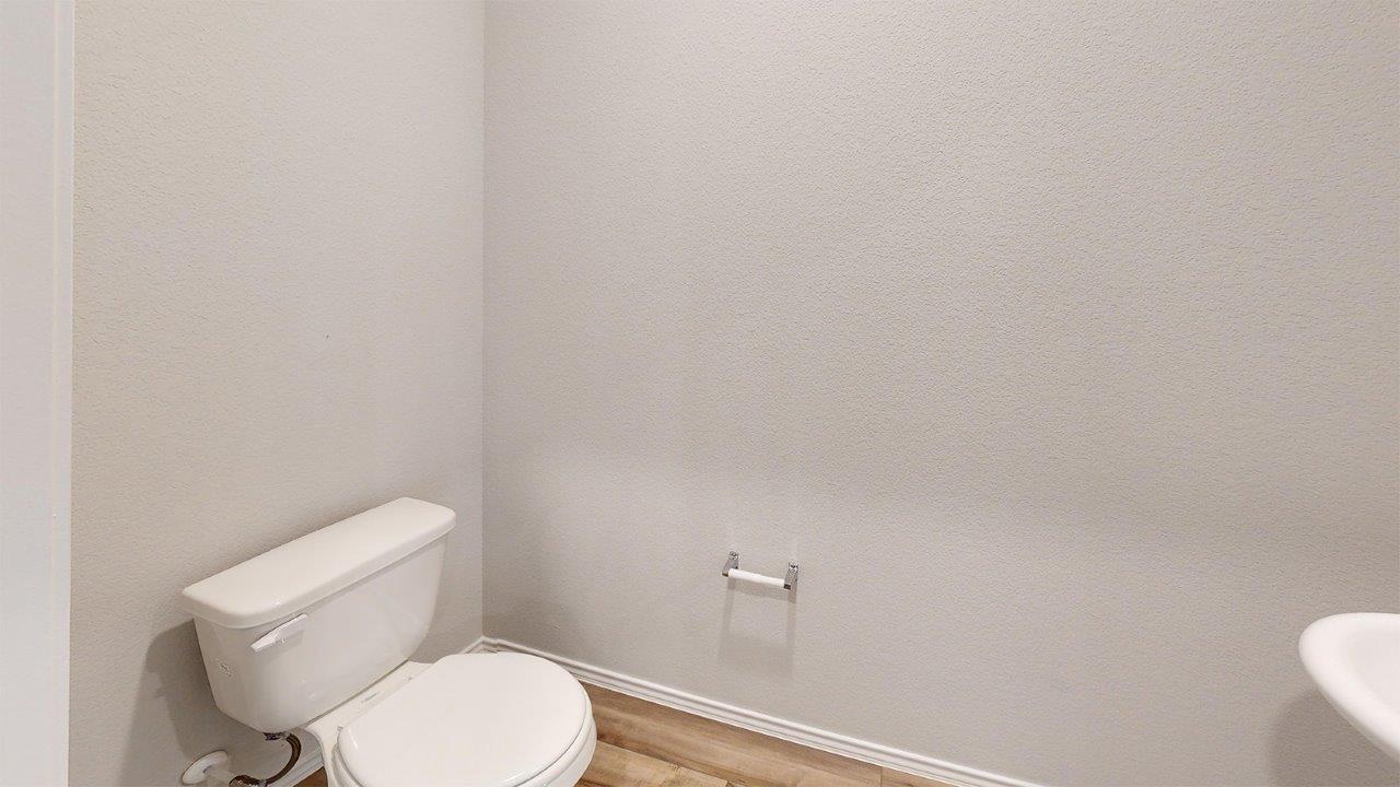 421 Hector Loop Property Photo 37