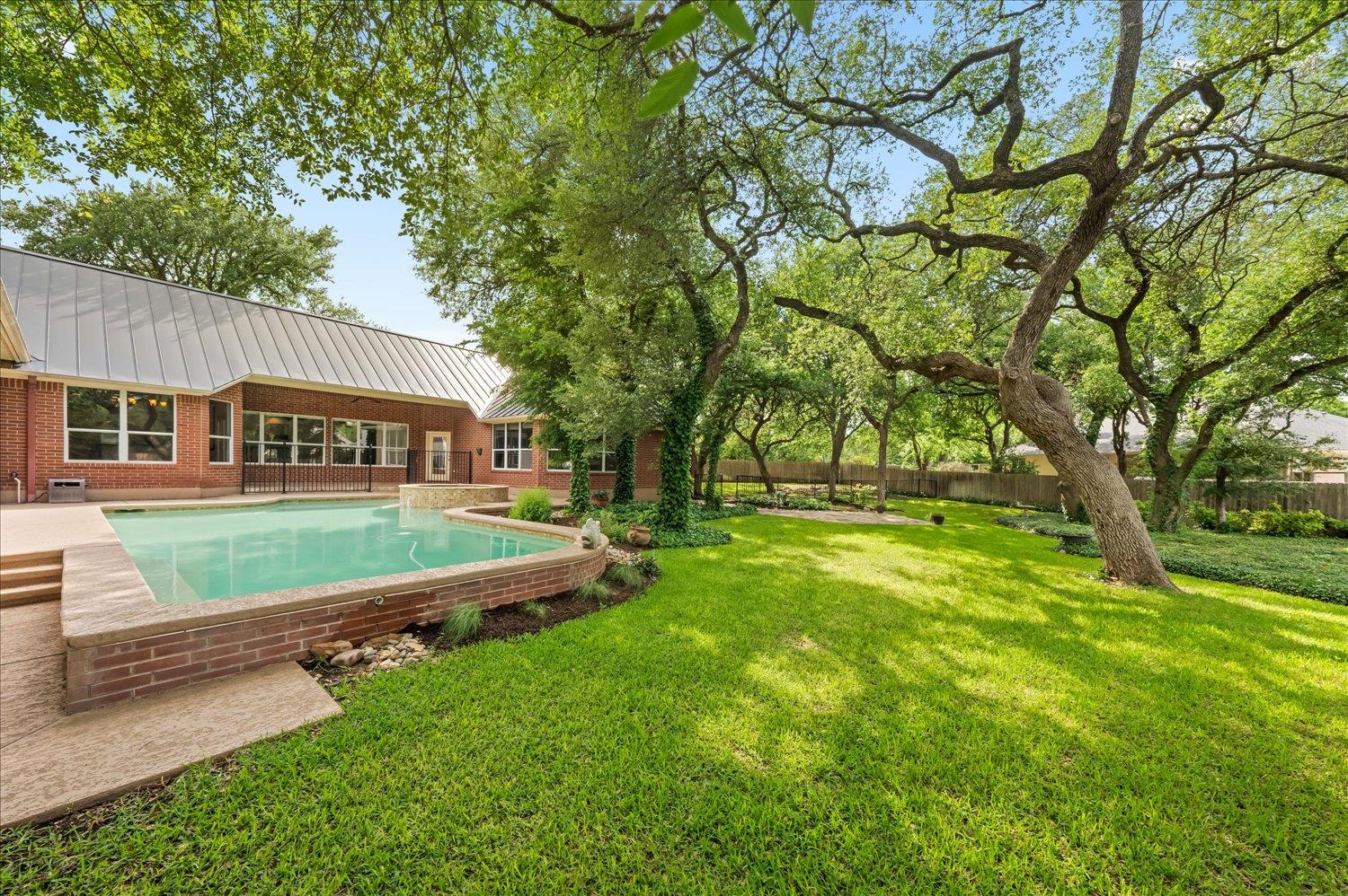 29009 Turnberry Ct Property Photo 4