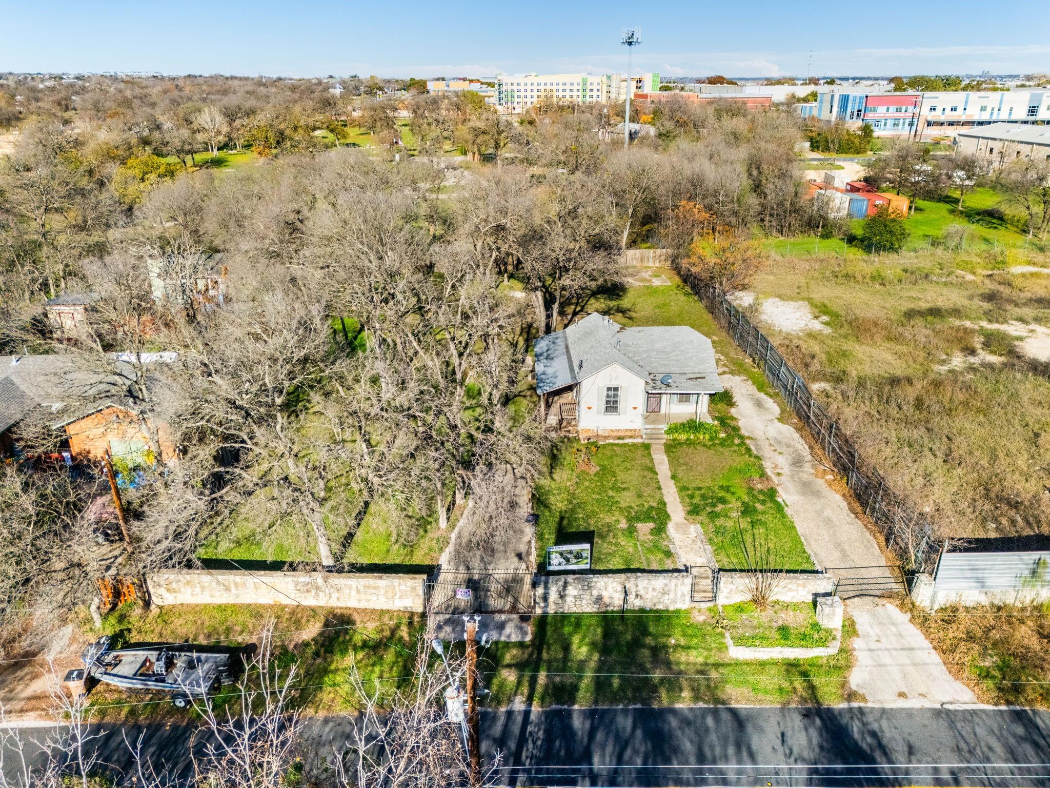 5608 Hudson St Property Photo 3