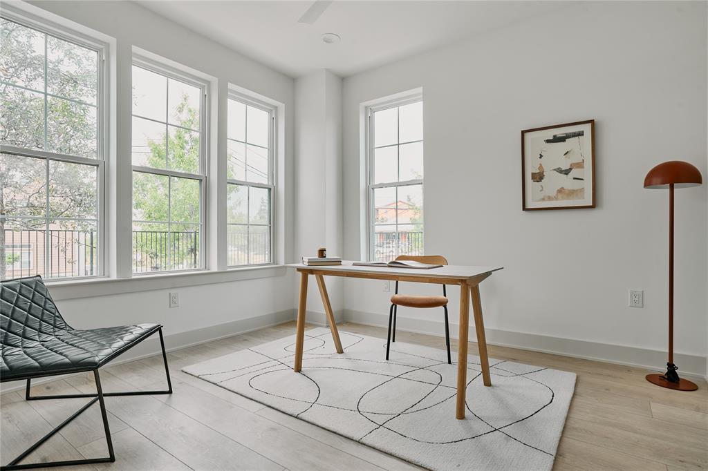 2209 Woodland Ave #201 Property Photo 6
