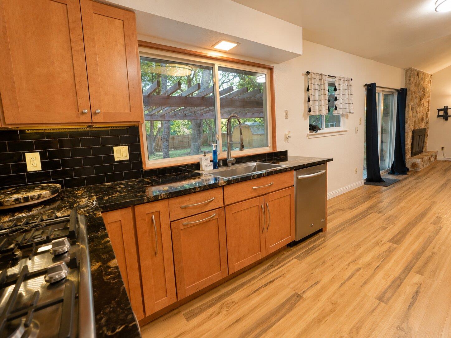 5802 Brook Valley Dr Property Photo 9