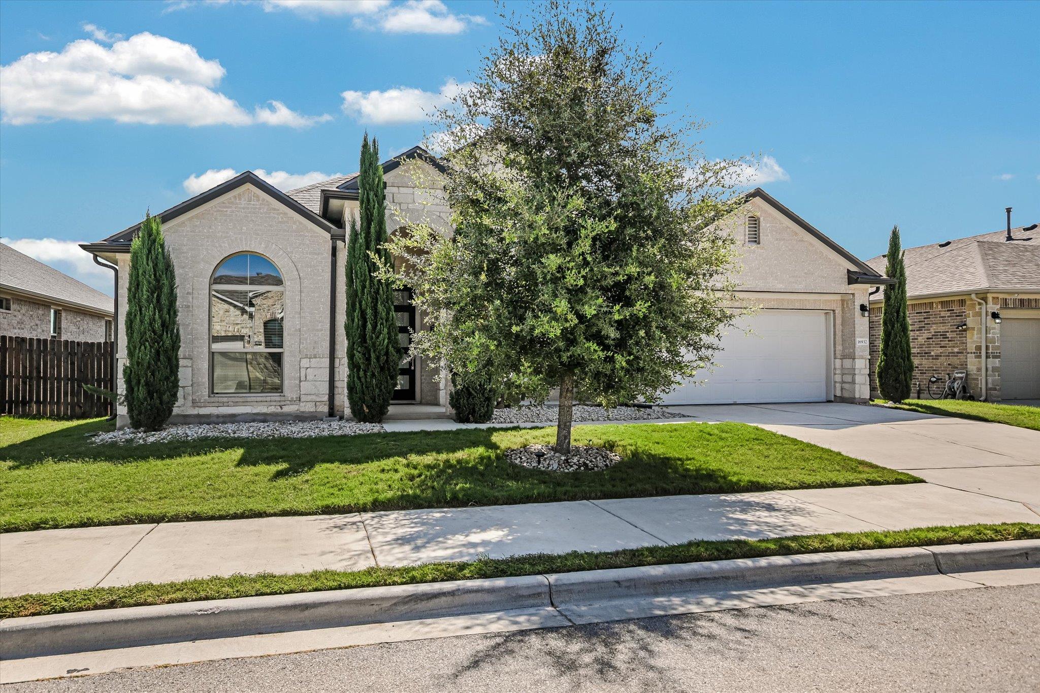 16932 Aventura Ave Property Photo 1