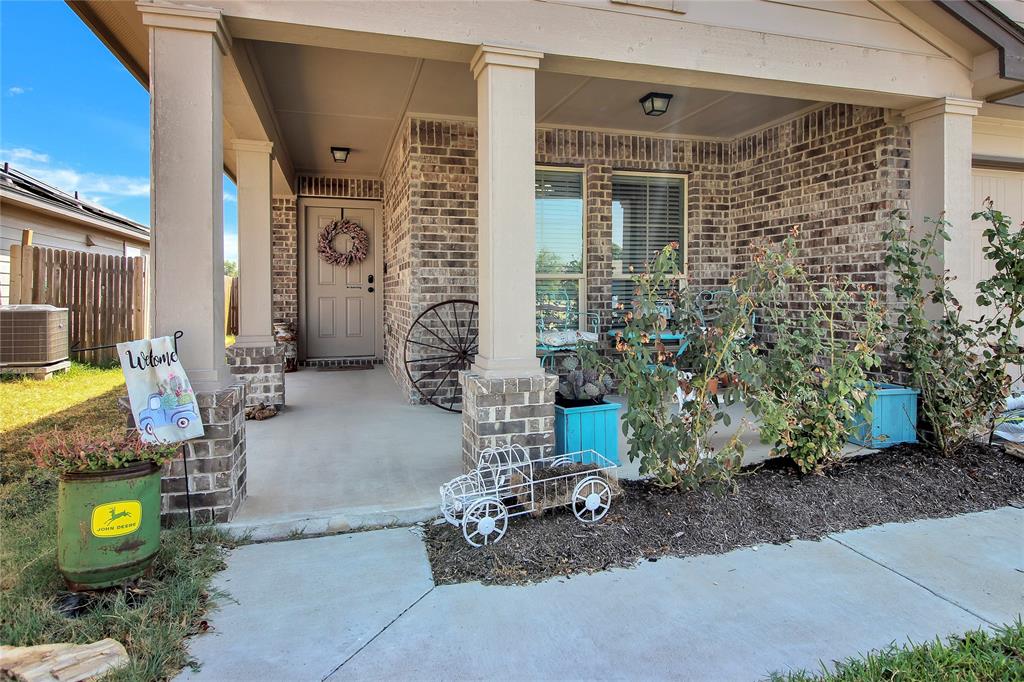 304 Ore Ln Property Photo 3