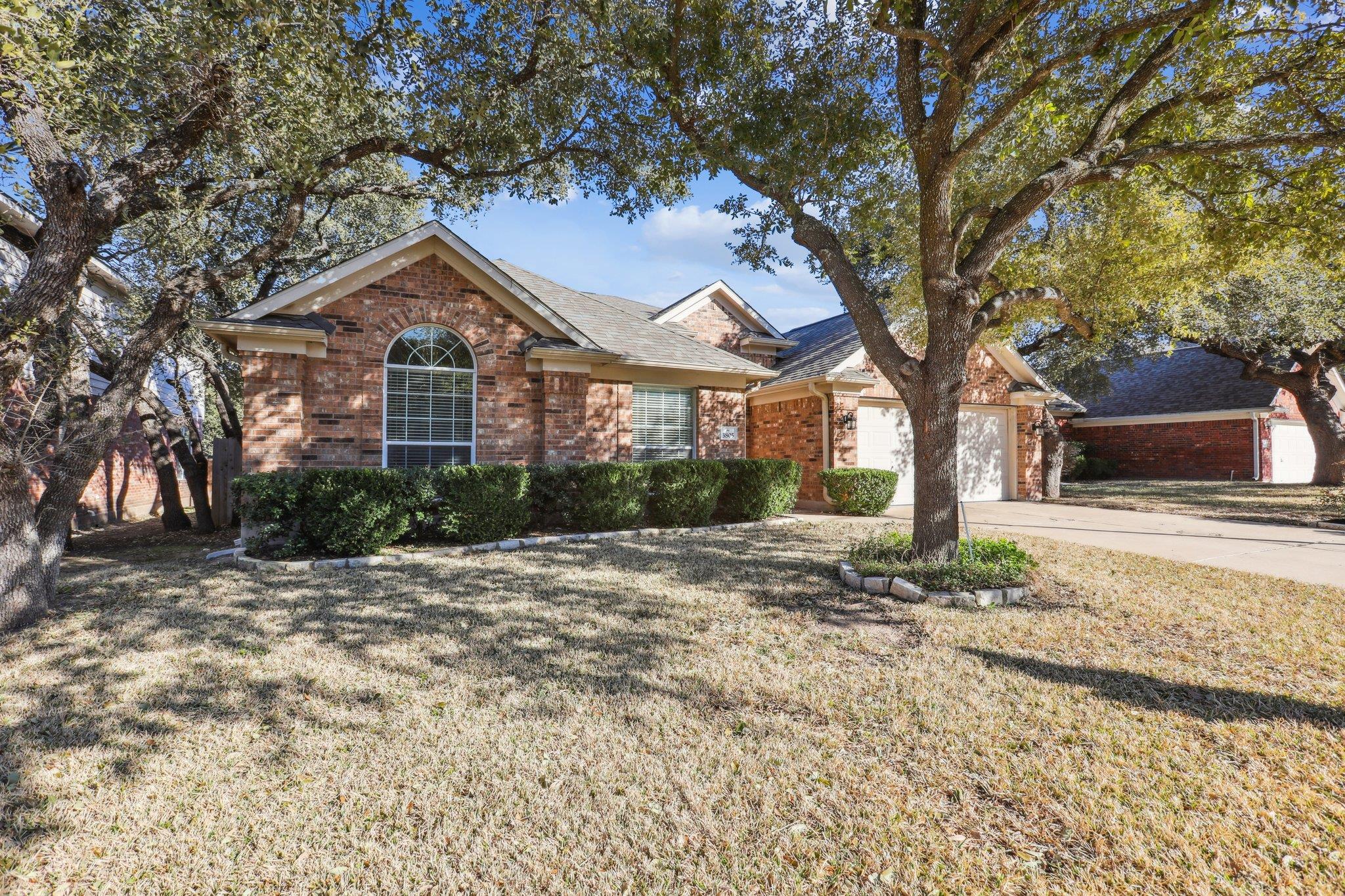 3805 Pebble Ct Property Photo 2