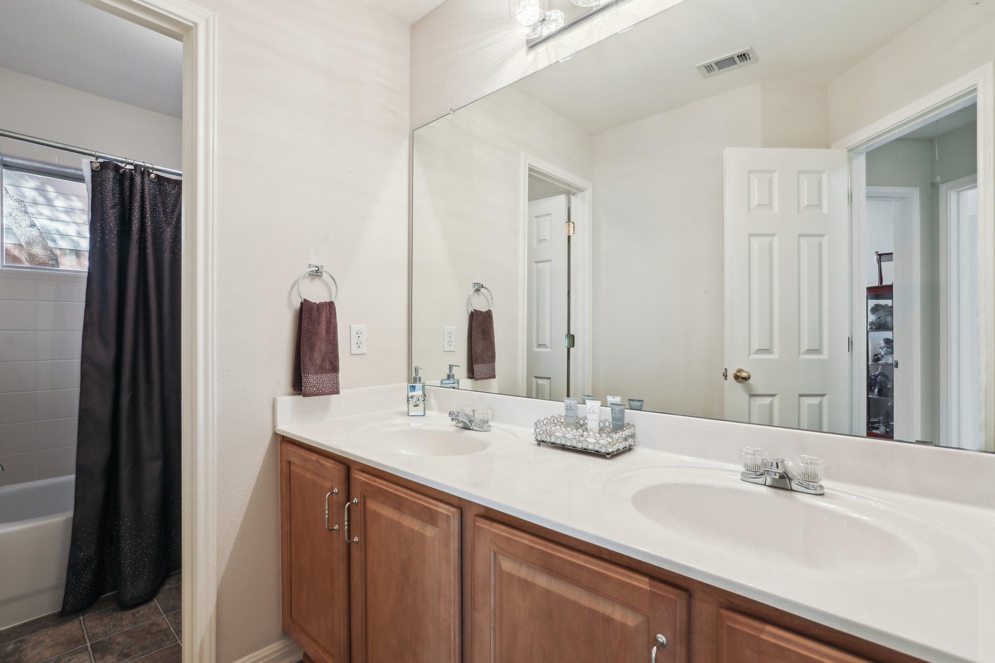 3805 Pebble Ct Property Photo 9