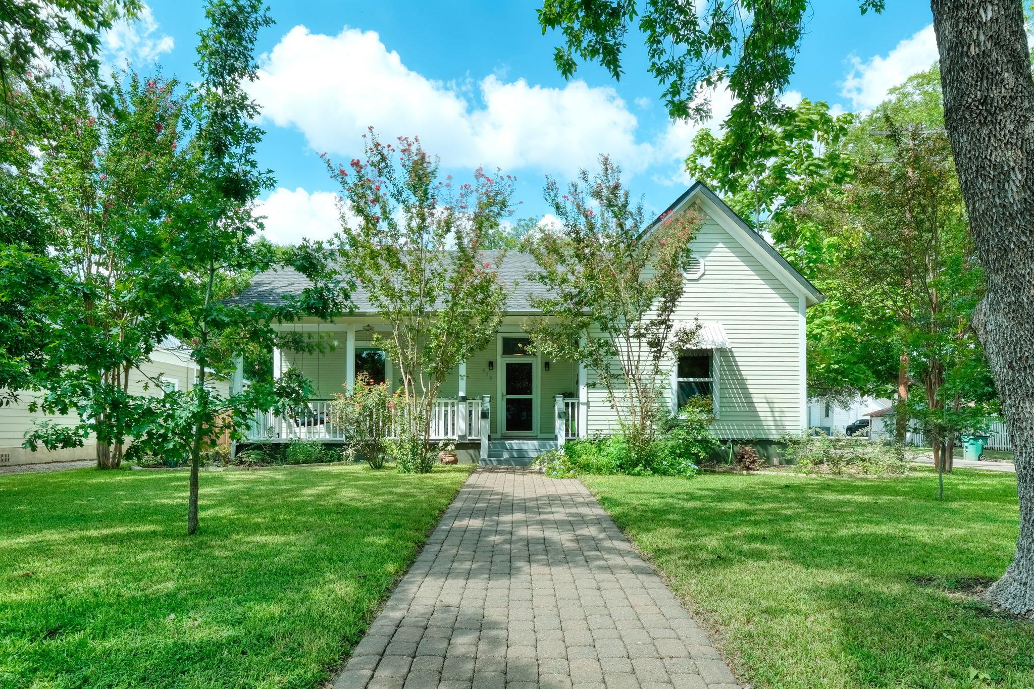 919 Fowzer St Property Photo