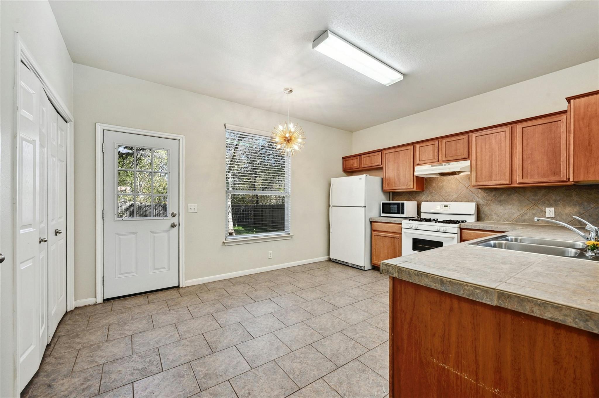 2412 Allred Dr #a Property Photo 10