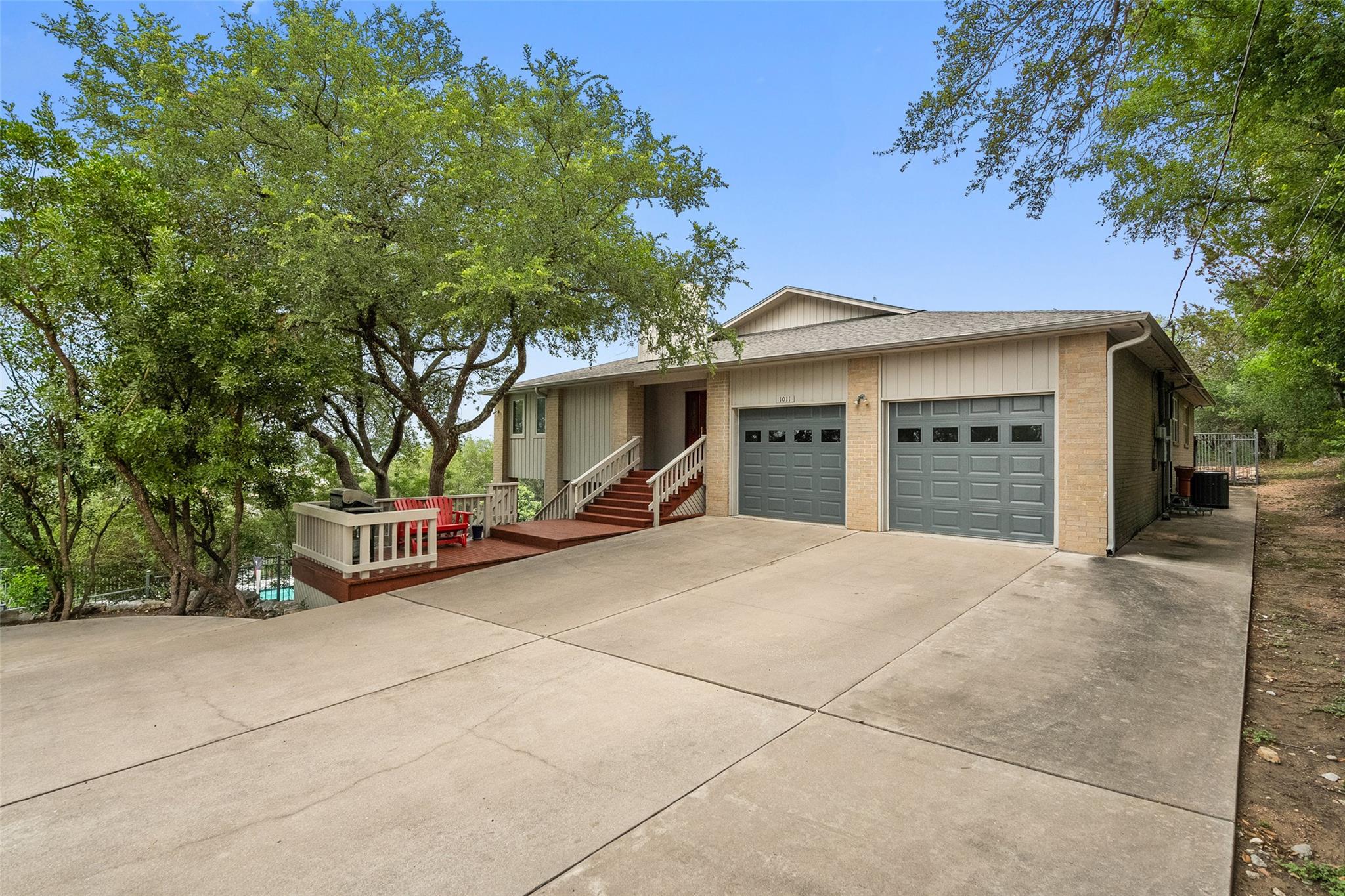 1011 Ridge Point Dr Property Photo 3