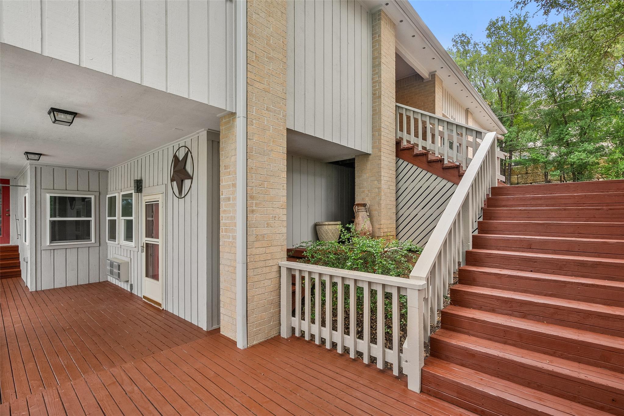 1011 Ridge Point Dr Property Photo 4